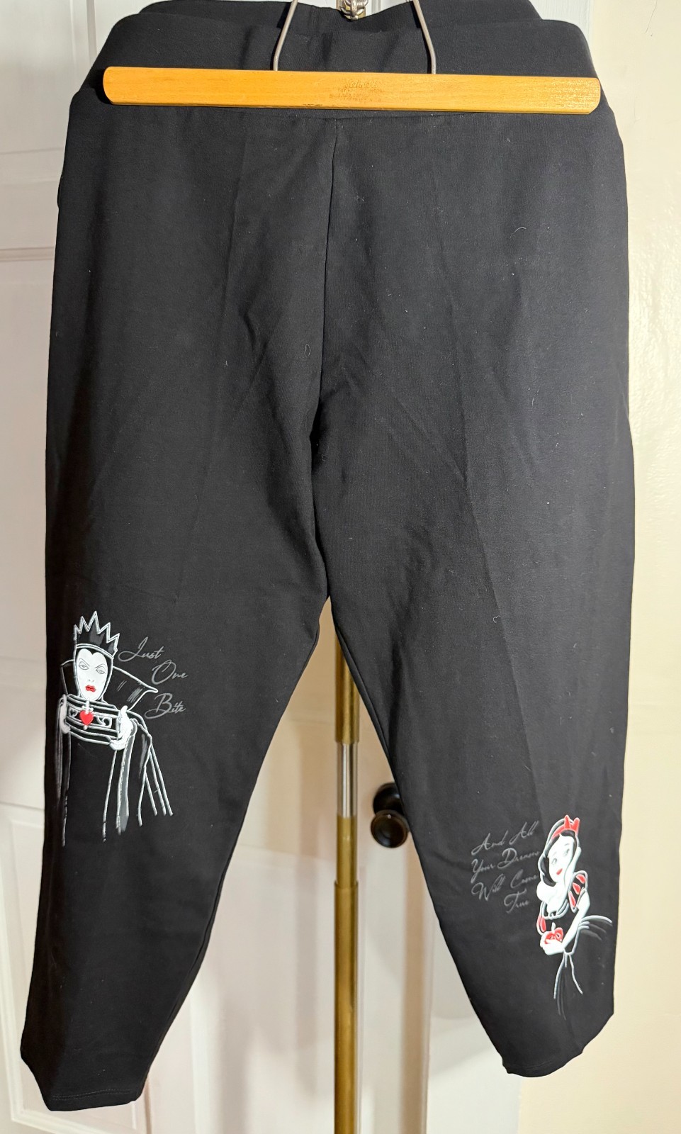 Disney Princess Torrid Snow White Evil Queen Crop Leggings Womens 4X NWT 0530
