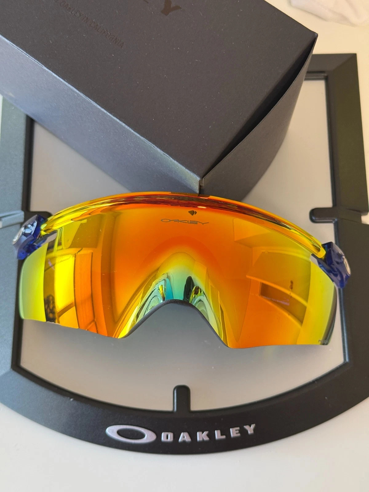 Oakley Sunglasses QNTM Kato OO9481D-0556 Crystal Blue Frame W/ PRIZM Ruby Lens