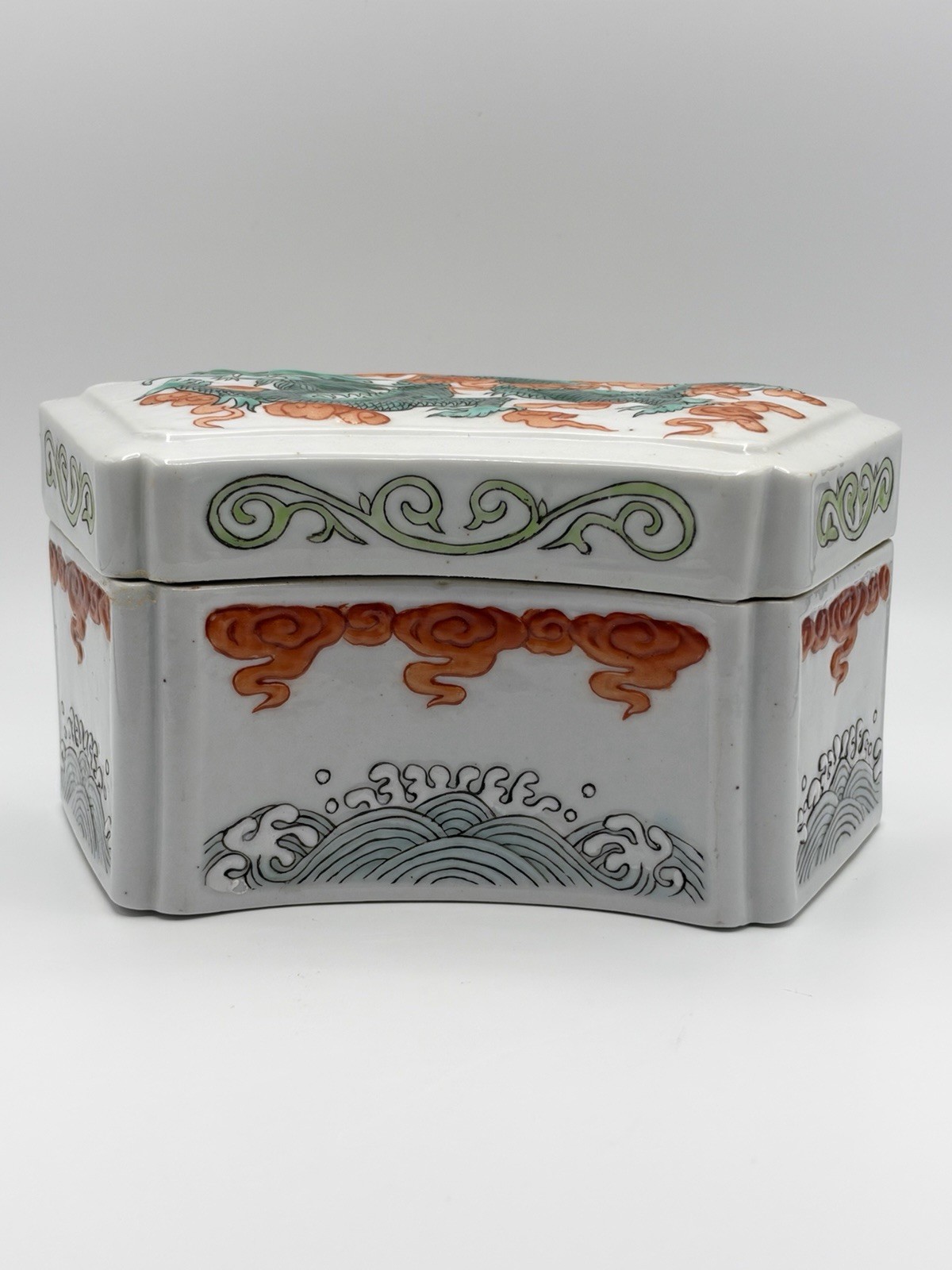 Iron-Red Famille-Verte Box with Dragon, Cloud & Wave Reliefs, Late Qing, L15.5cm Iron-Red Famille-Verte Box with Dragon, Cloud & Wave Reliefs, Late Qing, L15.5cm