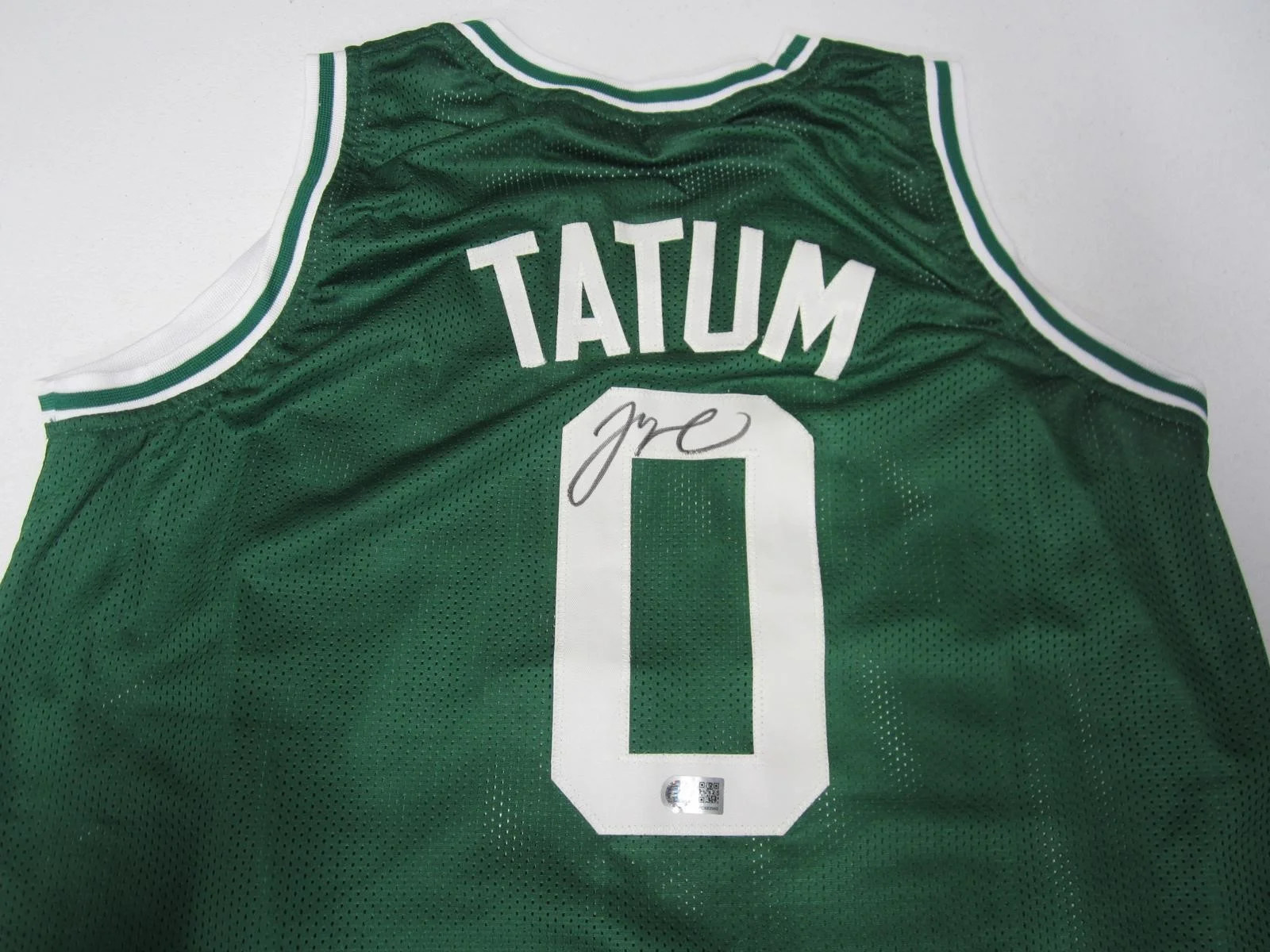JAYSON TATUM SIGNED JERSEY WITH COA JAYSON TATUM SIGNED JERSEY WITH COA