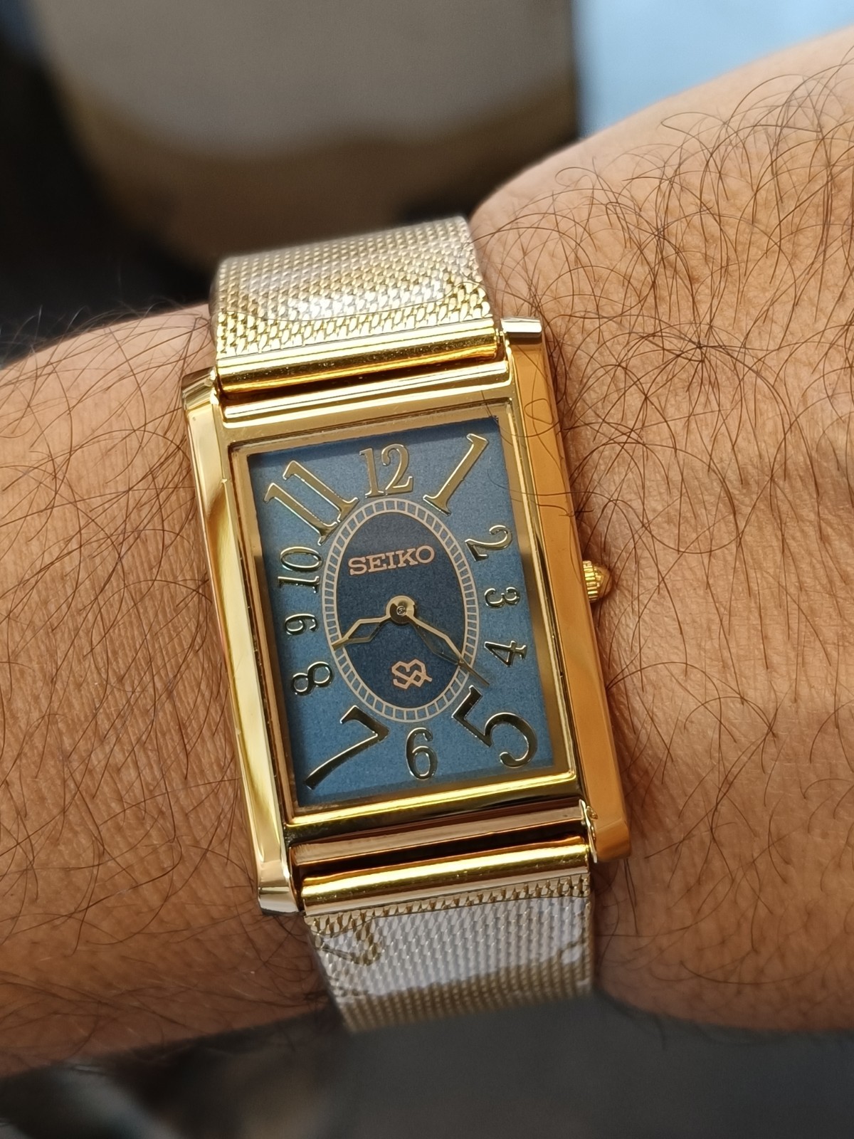 VINTAGE SEIKO SLIM QUARTZ JAPAN MEN\'S WORKING DRESS WATCH
