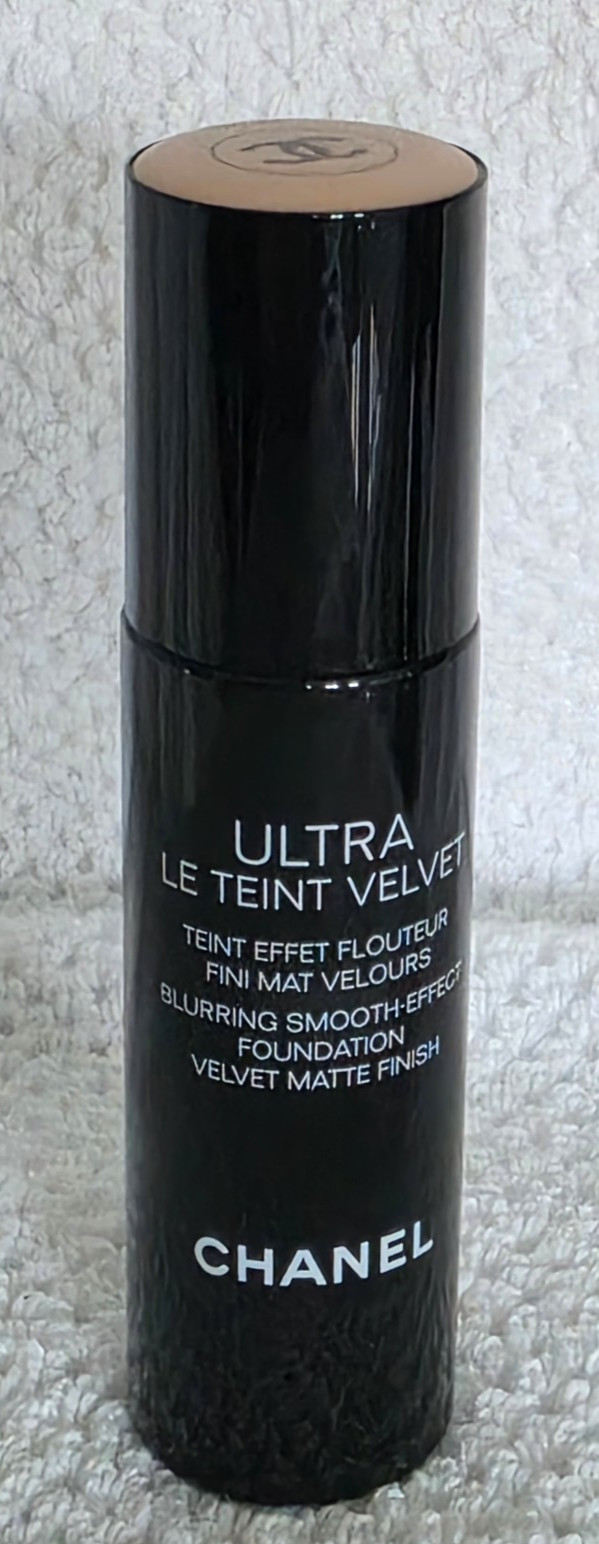 Chanel~Ultra Le Teint Velvet, Blurring Smooth Effect Foundation~B20~0.7oz New Chanel~Ultra Le Teint Velvet, Blurring Smooth Effect Foundation~B20~0.7oz New