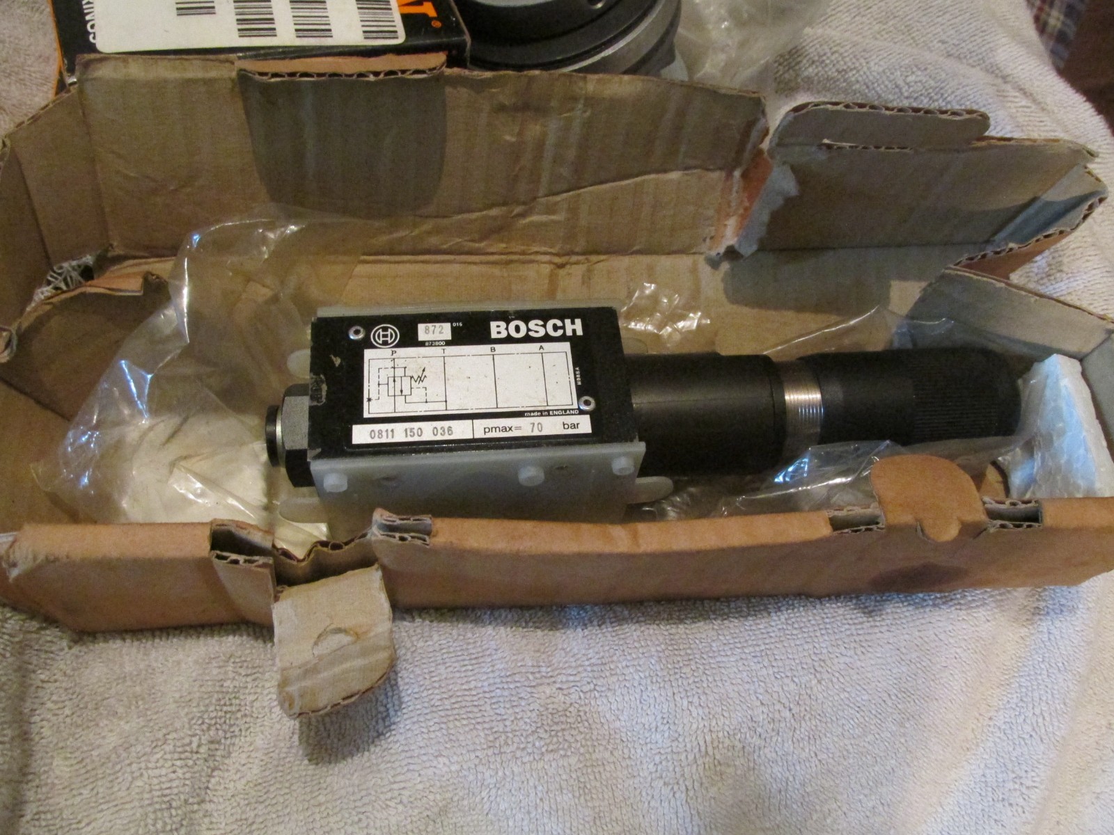 BOSCH REXROTH DIRECTIONAL Control SPOOL VALVE EN2 0-811-150-036 NEW (Open Box) BOSCH REXROTH DIRECTIONAL Control SPOOL VALVE EN2 0-811-150-036 NEW (Open Box)