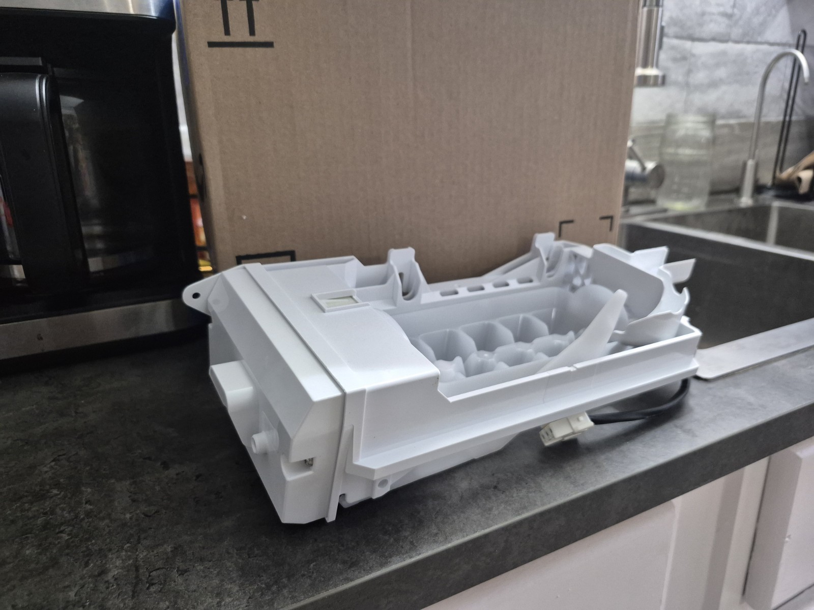 Frigidaire Top Mount Refrigerator Icemaker Only Part #IM117000