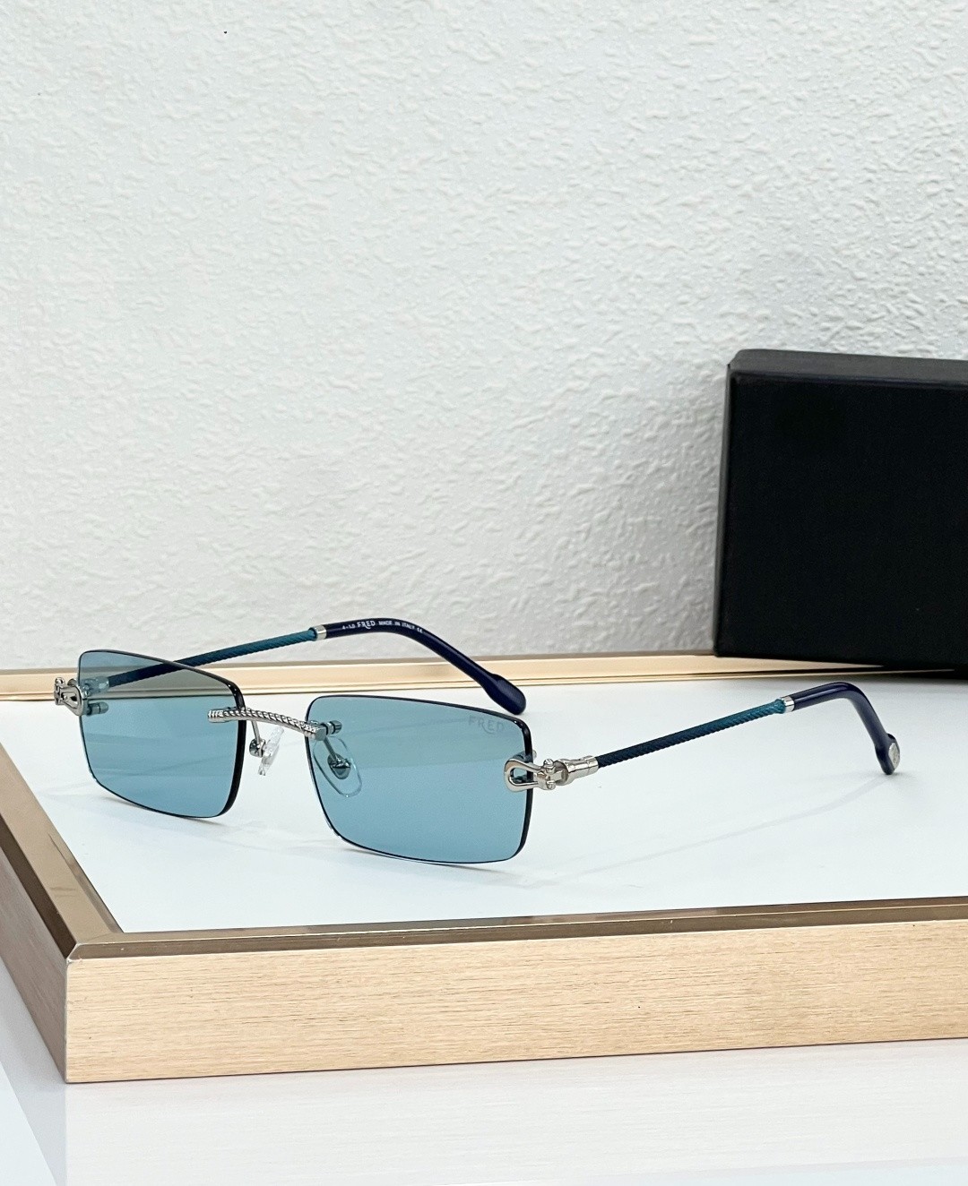Fred Model: FG40092U Eyeglasses, Size 55-18-140 Fred Model: FG40092U Eyeglasses, Size 55-18-140