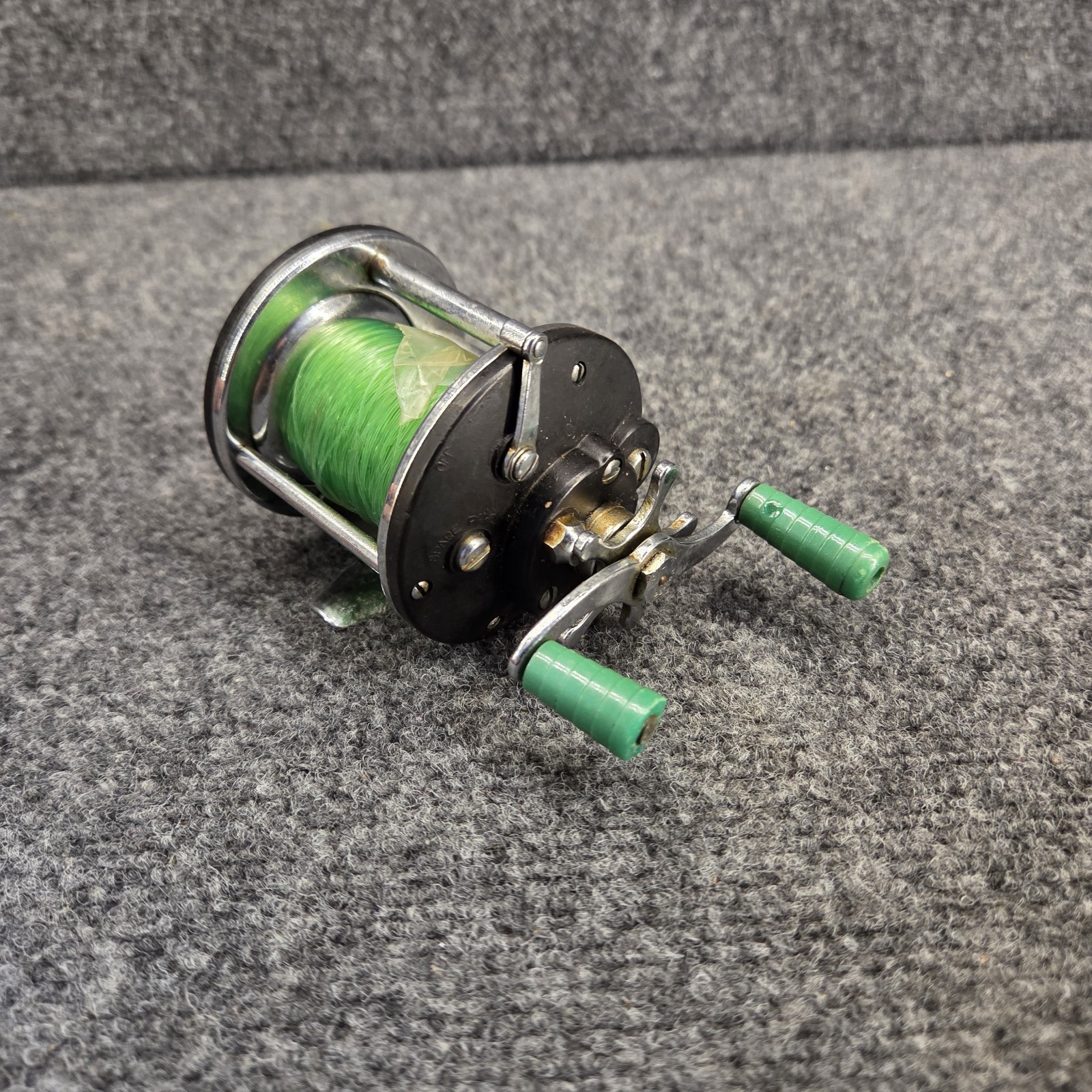 Vintage Penn PEER No. 109 LEVEL- WIND FISHING REEL Black-GREEN HANDLES Vintage Penn PEER No. 109 LEVEL- WIND FISHING REEL Black-GREEN HANDLES