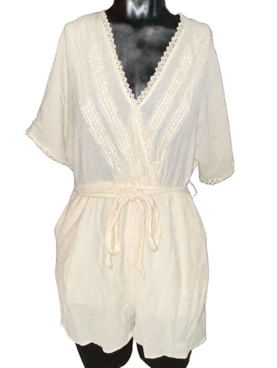 All In Favor Romper Size M Cream Lace Trim V-Neck Tie Waist