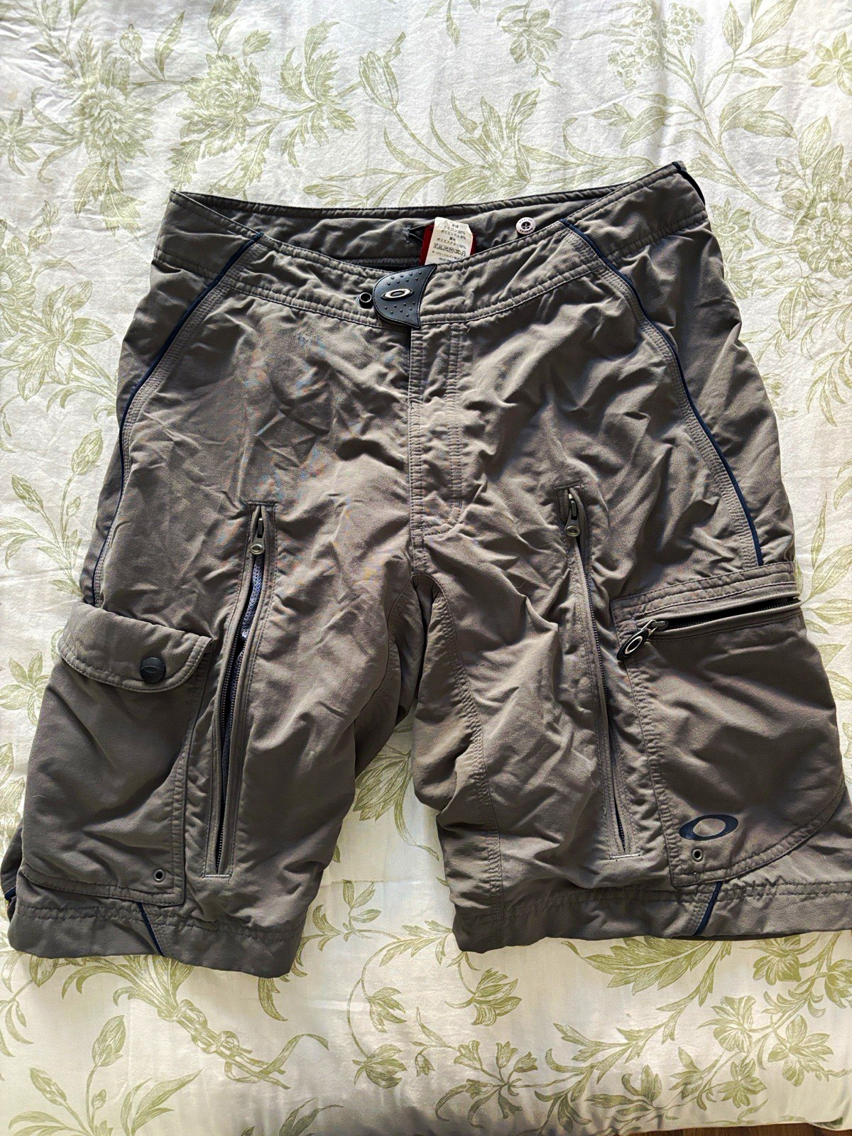 Vintage Y2K Oakley 90s Software Skull MTB Tactical Cargo Shorts Size Medium