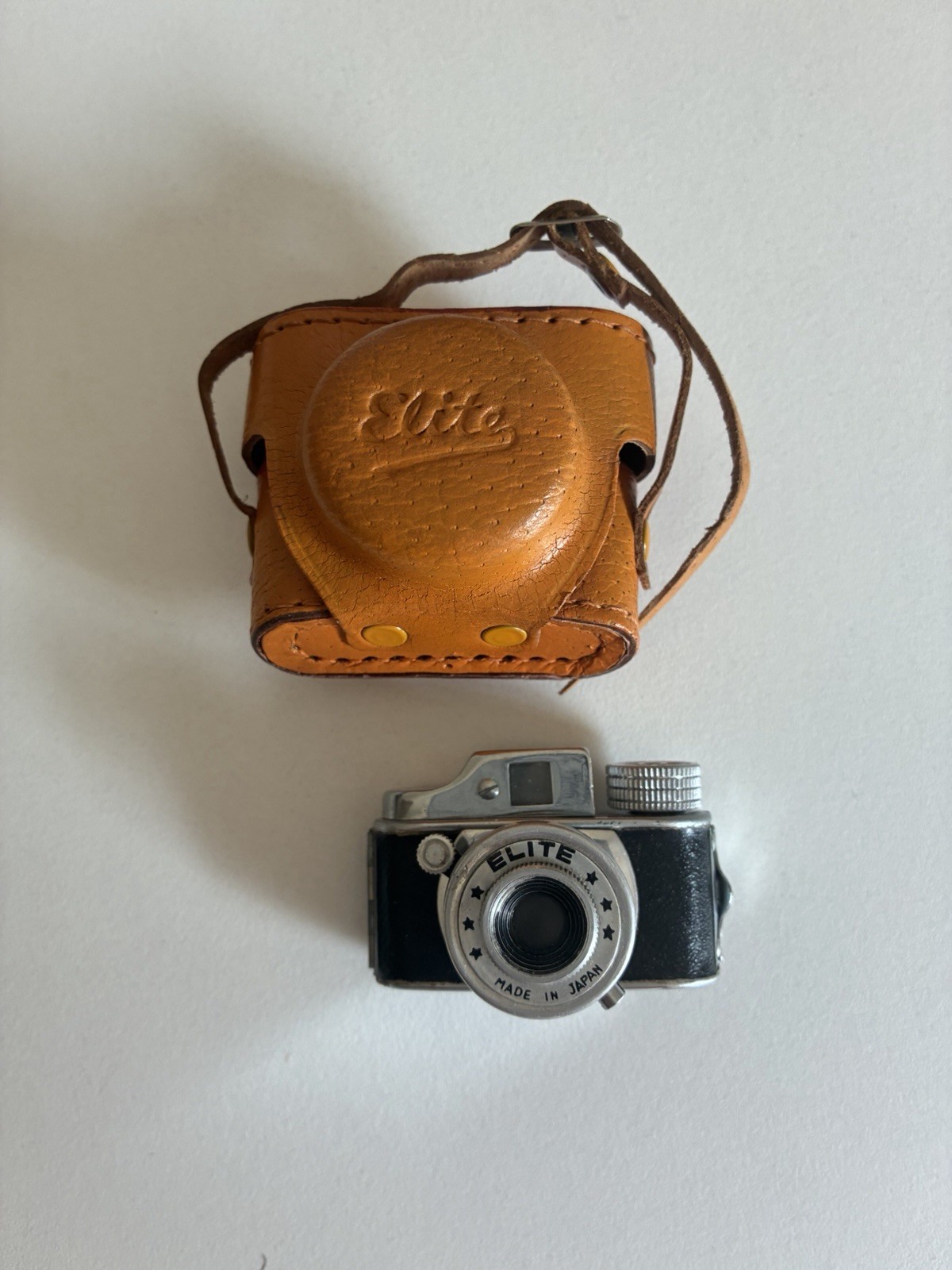 VINTAGE Elite subminiature camera with matching leather case, made in Japan VINTAGE Elite subminiature camera with matching leather case, made in Japan
