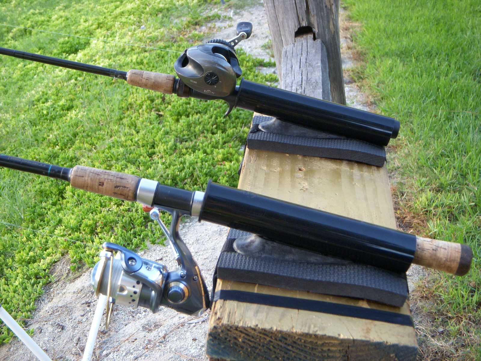 NEW PIER / DOCK FISHING ROD / POLE HOLDER ANGLED WITH SAFETY STRAP NEW PIER / DOCK FISHING ROD / POLE HOLDER ANGLED WITH SAFETY STRAP