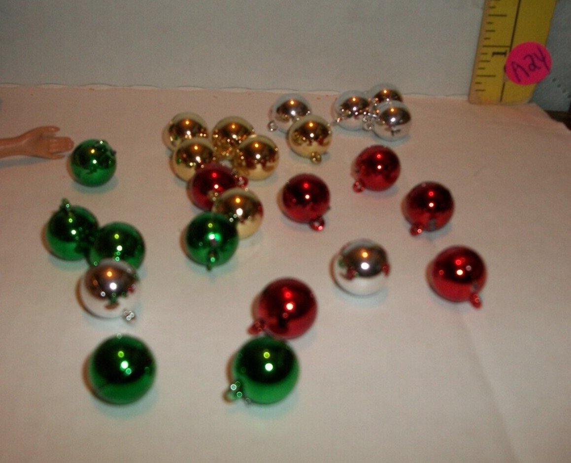 1/6 SCALE FASHION DOLL SIZE MINIATURE BALL CHRISTMAS TREE ORNAMENT LOT (24 PC) 1/6 SCALE FASHION DOLL SIZE MINIATURE BALL CHRISTMAS TREE ORNAMENT LOT (24 PC)