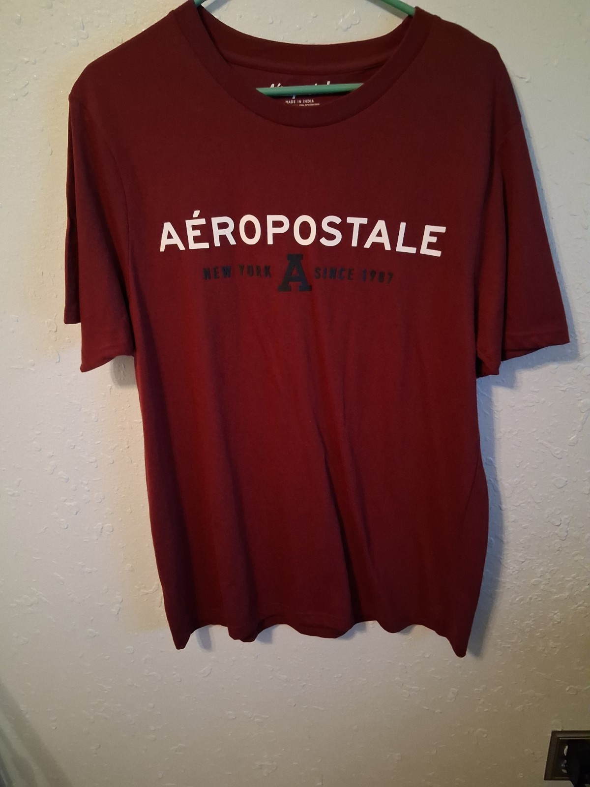 Aeropostale large TSHIRT GOOD CONDITION, half of tag is gone Aeropostale large TSHIRT GOOD CONDITION, half of tag is gone