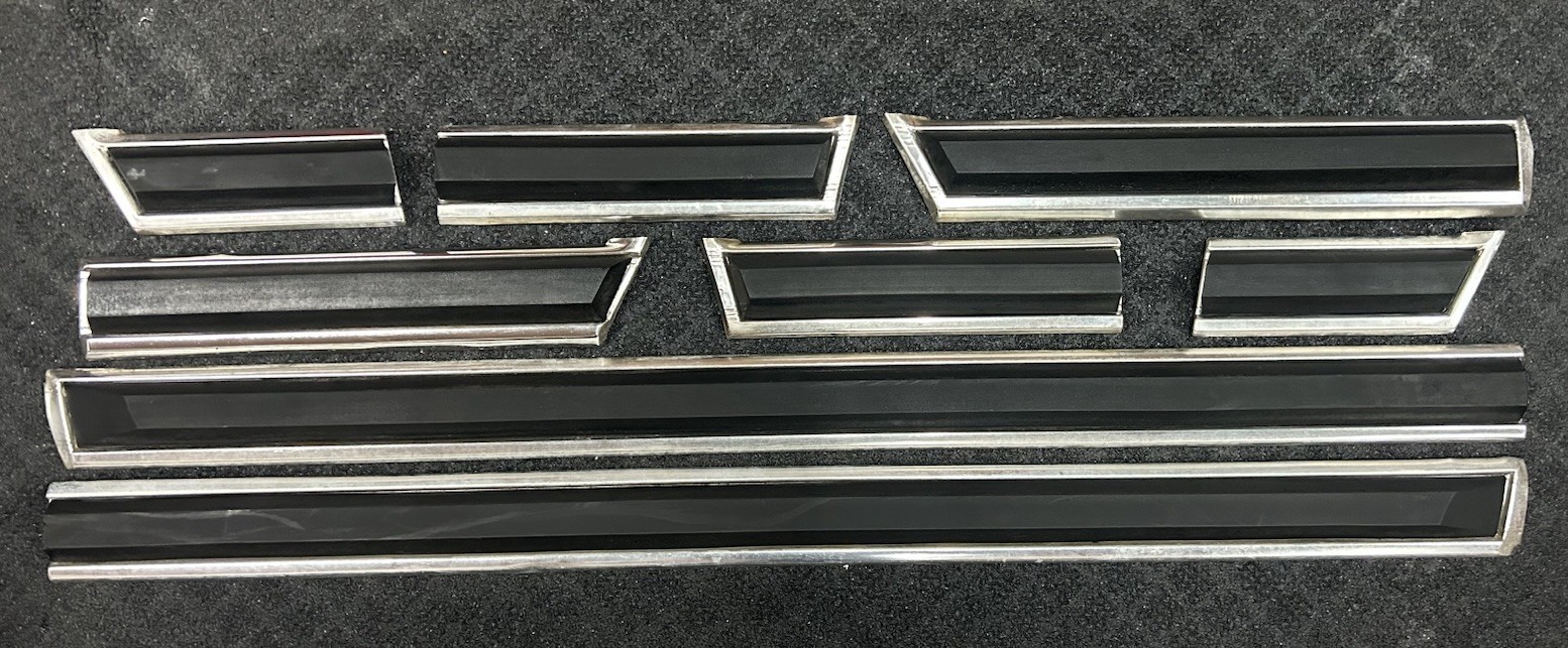 1980-1986 Ford Bronco XLT Lower Fender Trim Molding Set - Rare Tall Rubber Style