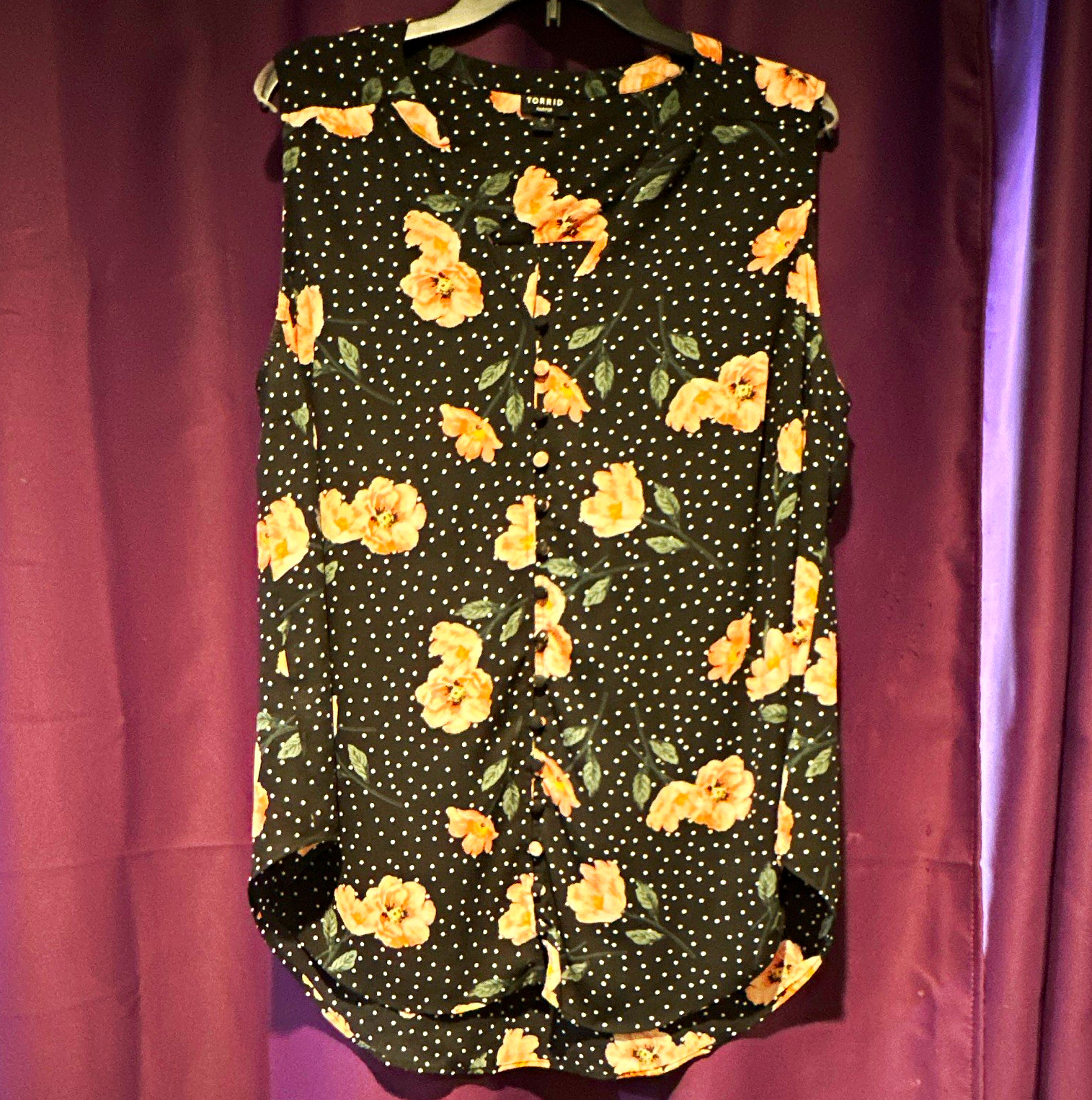 Torrid Harper Sleeveless V-Neck Button Front Floral Tunic Blouse 0X Torrid Harper Sleeveless V-Neck Button Front Floral Tunic Blouse 0X