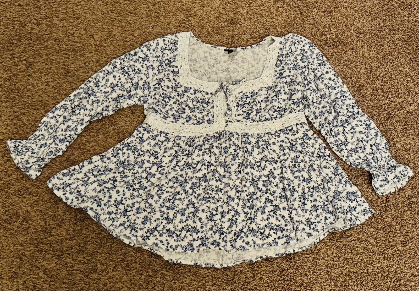 Torrid Size 1 White Blue Floral Boho Babydoll Peasant Style Shirt