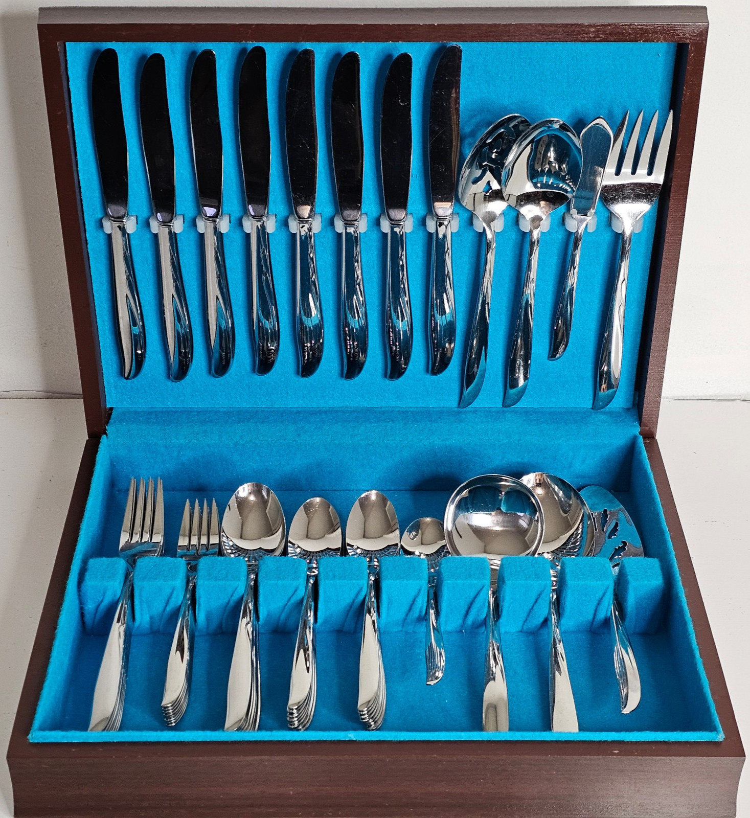 Vintage Oneida Duchess DCS2 Stainless Steel Glossy Flatware 56 Pieces W/Box USA Vintage Oneida Duchess DCS2 Stainless Steel Glossy Flatware 56 Pieces W/Box USA