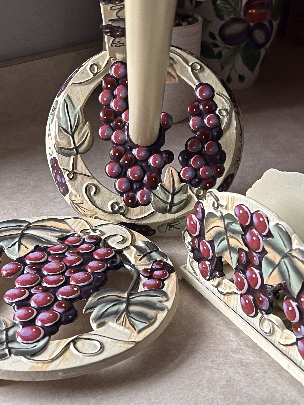 VINTAGE Old Dutch Cast Iron Grape Kitchen Set Towel & Napkin Holder Trivet 3pc