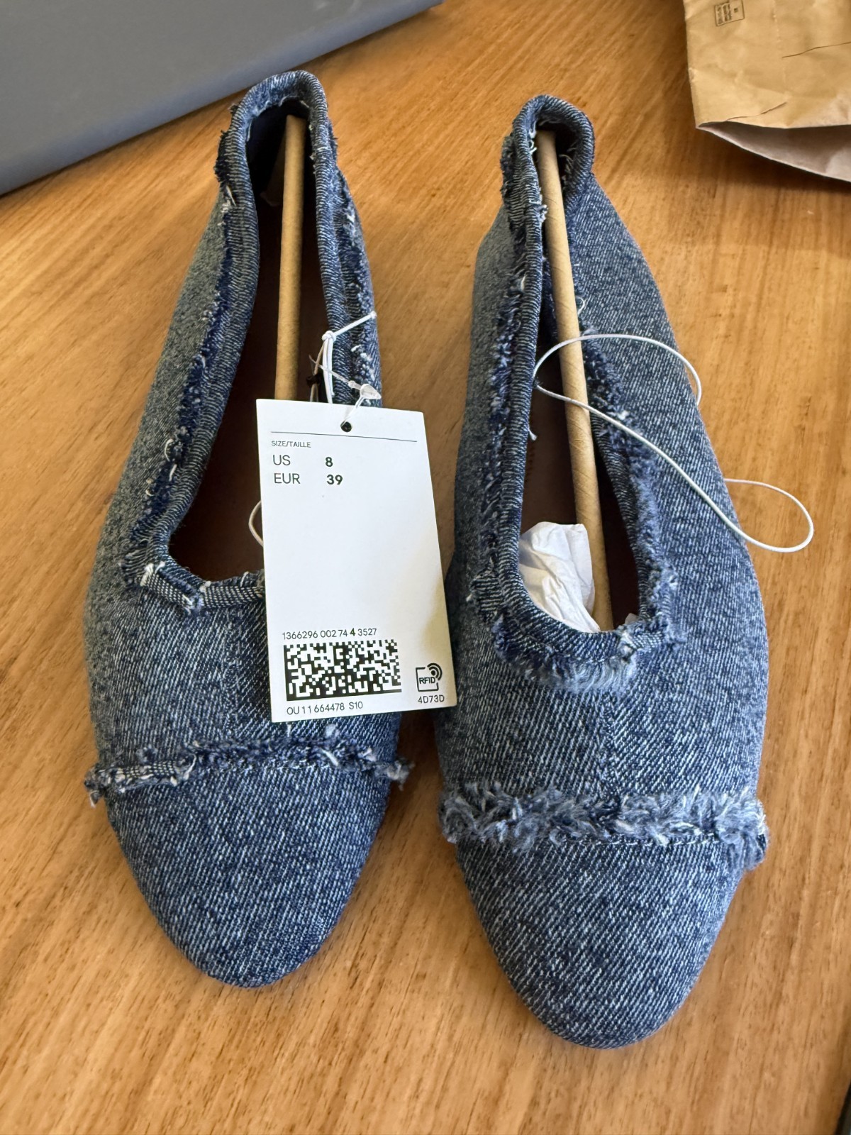 H&M Denim Ballet Flats Women\'s US 8 EU 39 Frayed Edge Slip-On Blue NWT