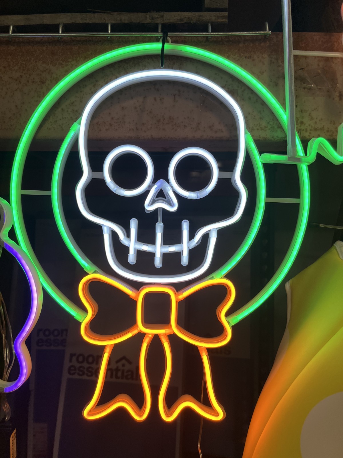 Hyde and Eek LED Skull Wreath Neon Halloween Sign