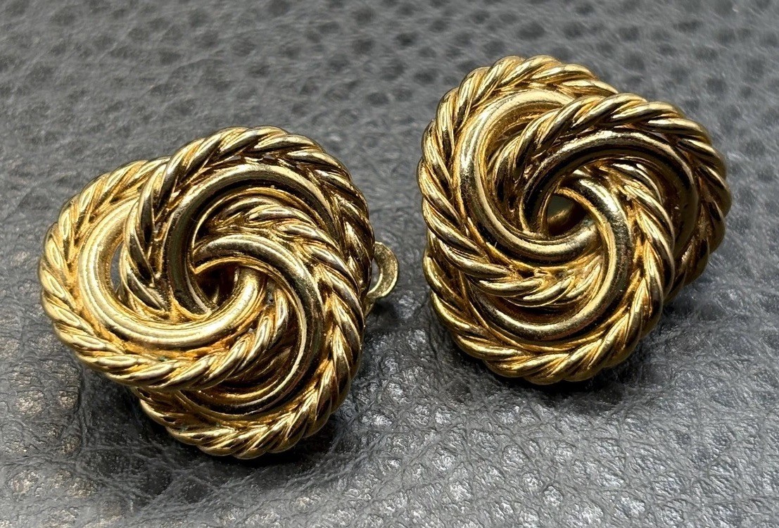 Vintage 80s Givenchy Rope Swirl Knot Chunky Clip On Earrings Gold Tone Vintage 80s Givenchy Rope Swirl Knot Chunky Clip On Earrings Gold Tone