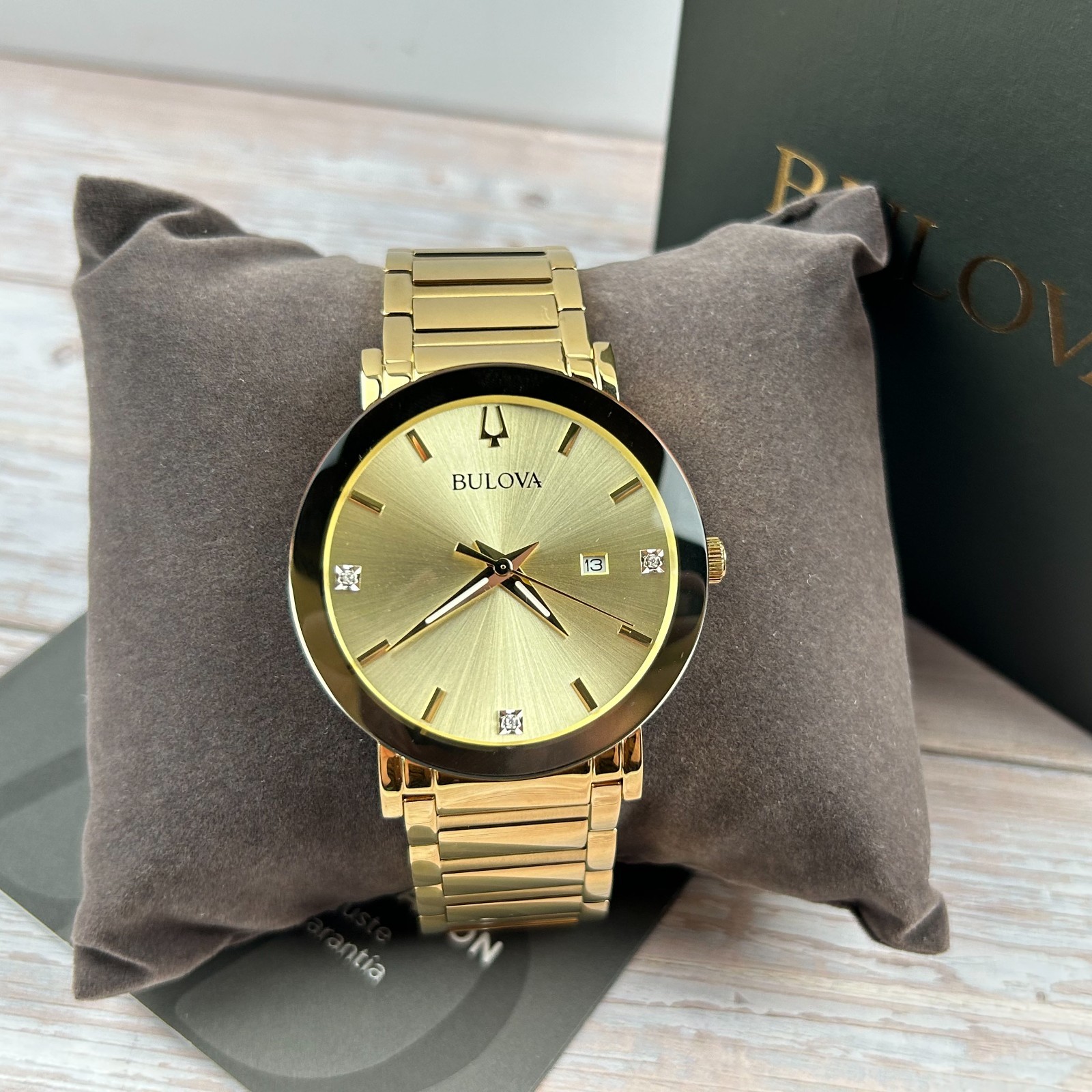 Bulova Futuro Modern 97D115 Gold Dial Diamond Calendar Men\'s Quartz Watch 42mm