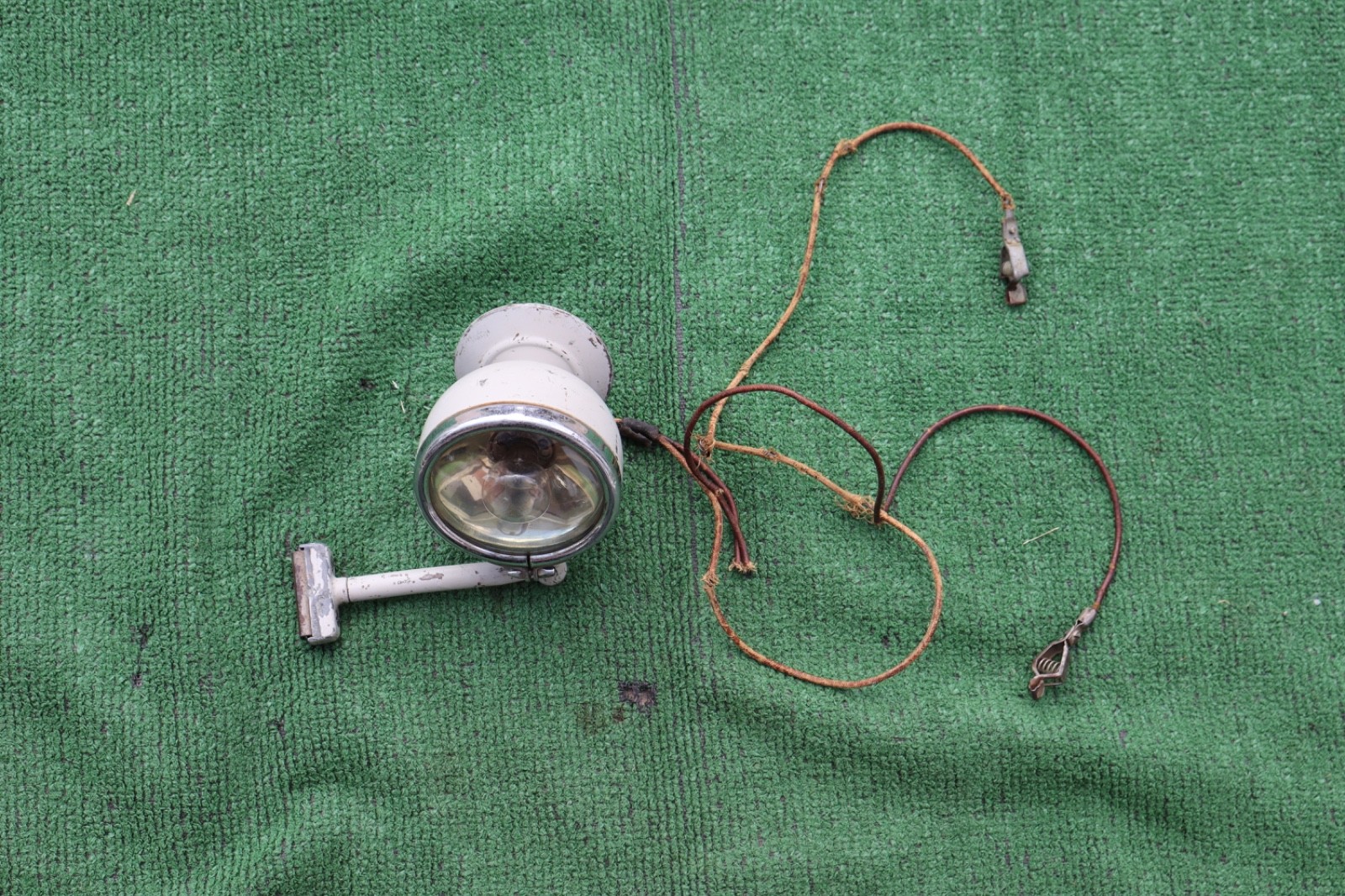 1930's 1940's Yankee style accessory small clamp on spotlight/mirror 