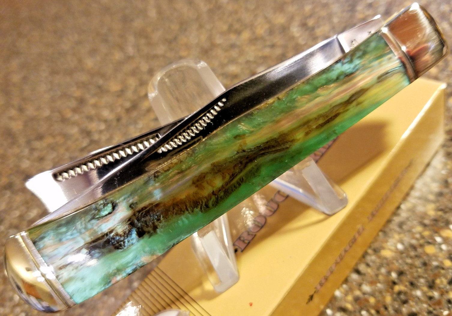 Rough Rider RR356, Razor Trapper Imitation Abalone Shell, 4-1/8