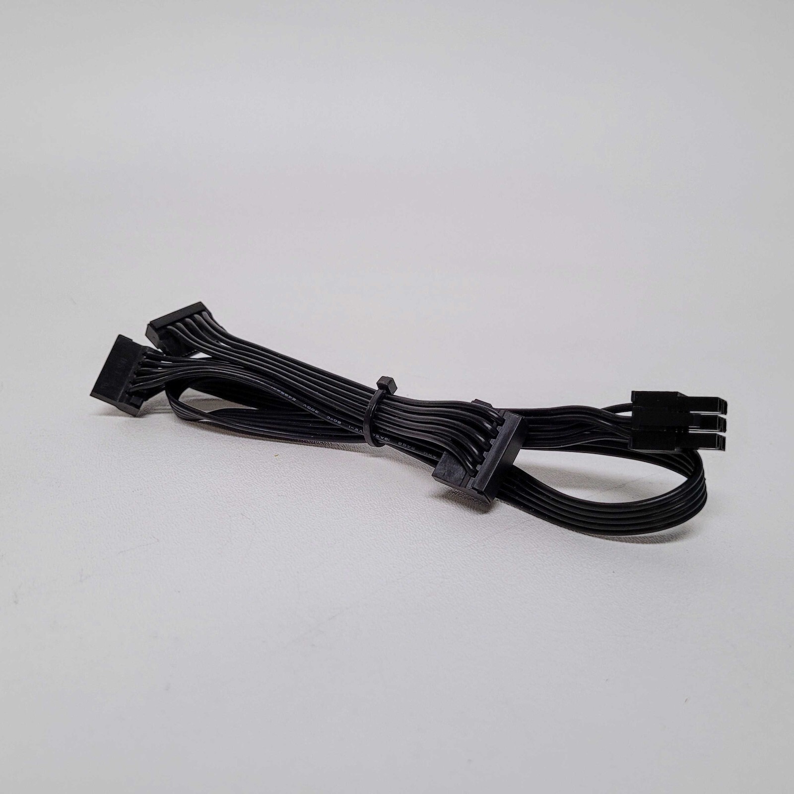 *NEW* EVGA 6-pin to 3x SATA Power Cable - W001-00-000125 *NEW* EVGA 6-pin to 3x SATA Power Cable - W001-00-000125