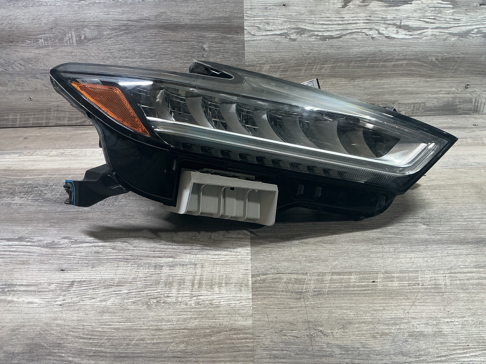 USED - 2019-2021 Nissan Maxima R Headlamp LED - OEM USED - 2019-2021 Nissan Maxima R Headlamp LED - OEM