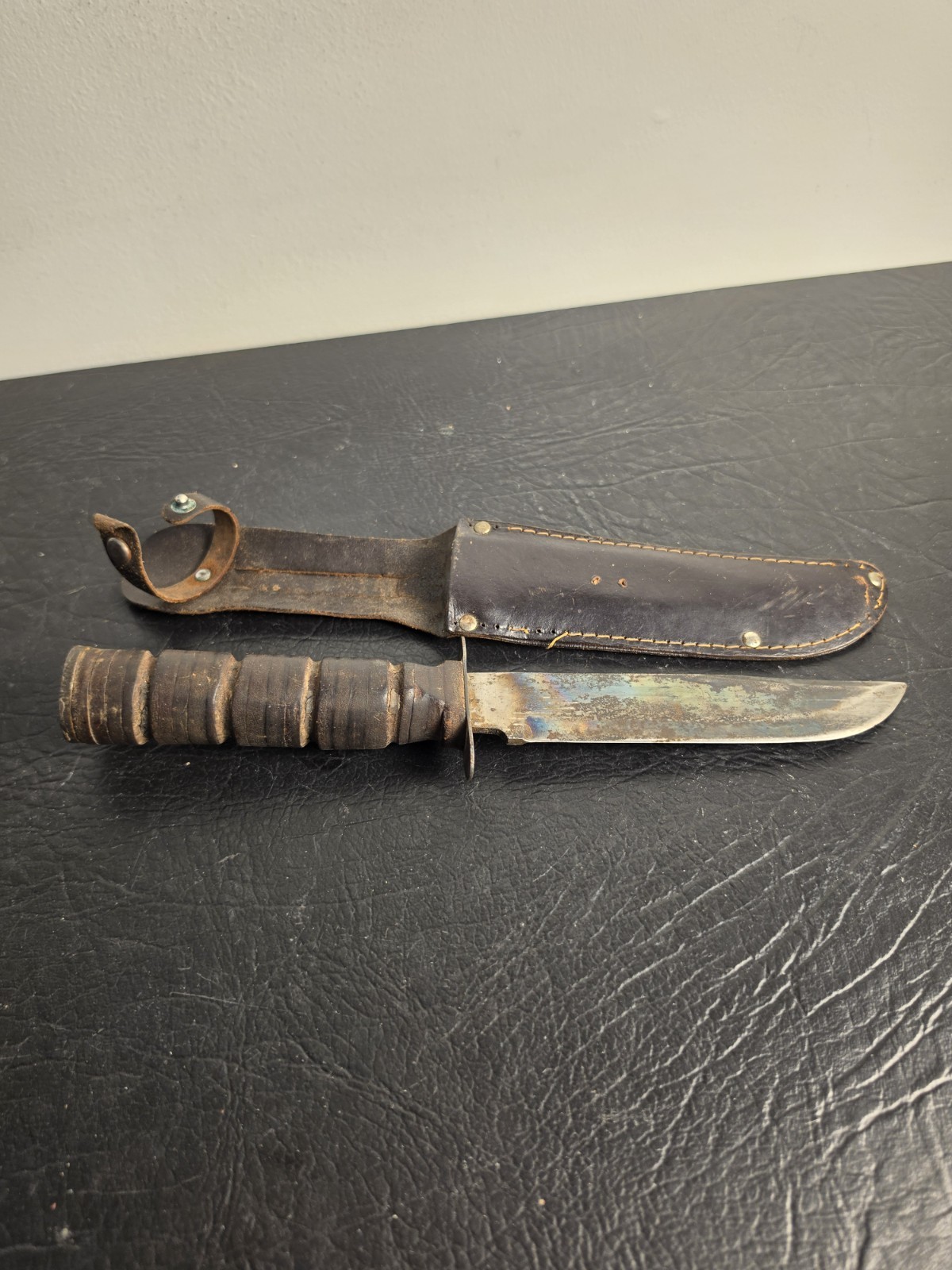 c. WWII 2 MK2 US UTICA CUT CO. KA-BAR Fighting Knife w/Leather Sheath