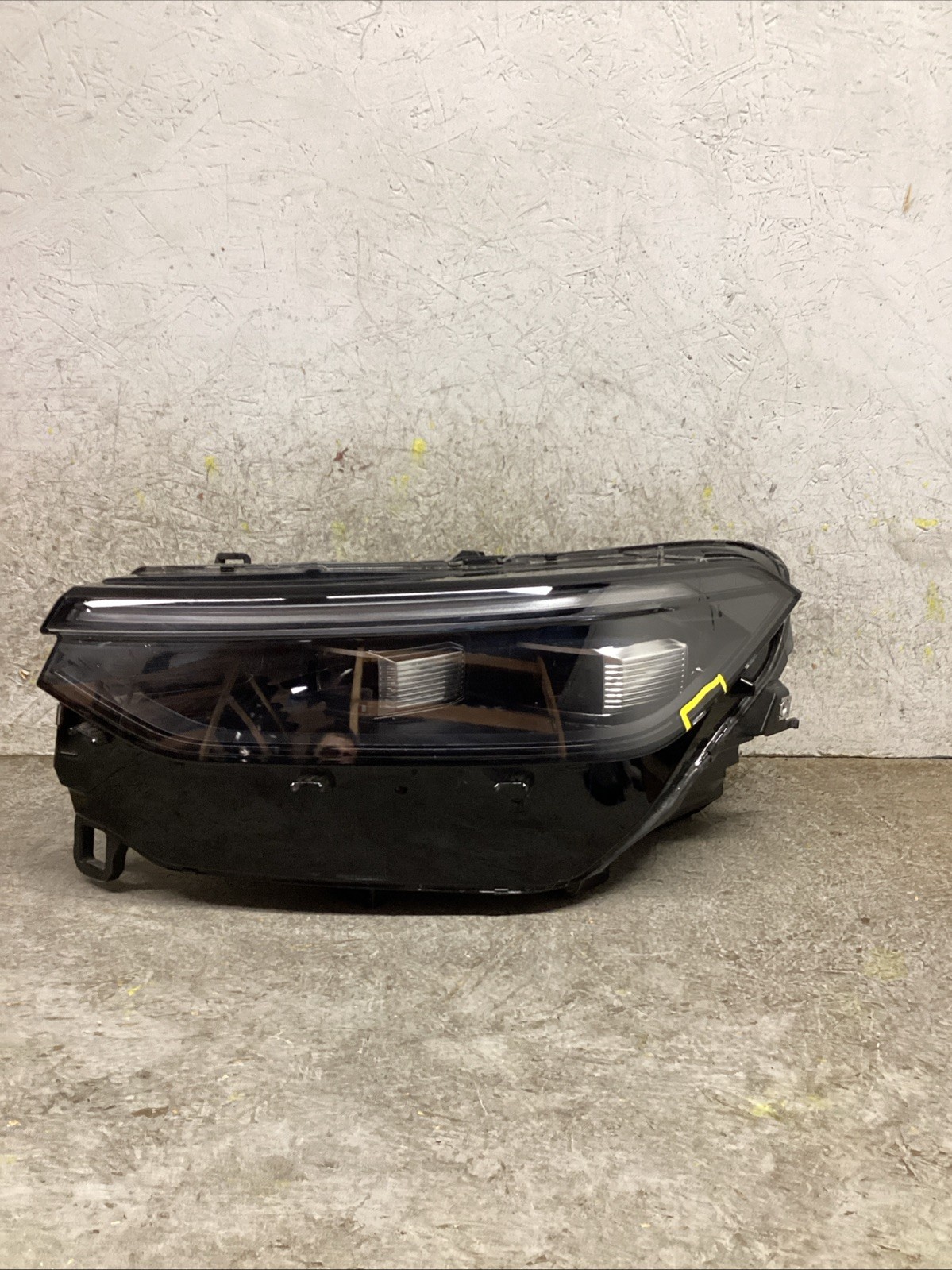 2025 2026 Volkswagen Tiguan LEFT LH DRIVER SIDE HEADLIGHT OEM W/O SIGNATURE 2025 2026 Volkswagen Tiguan LEFT LH DRIVER SIDE HEADLIGHT OEM W/O SIGNATURE
