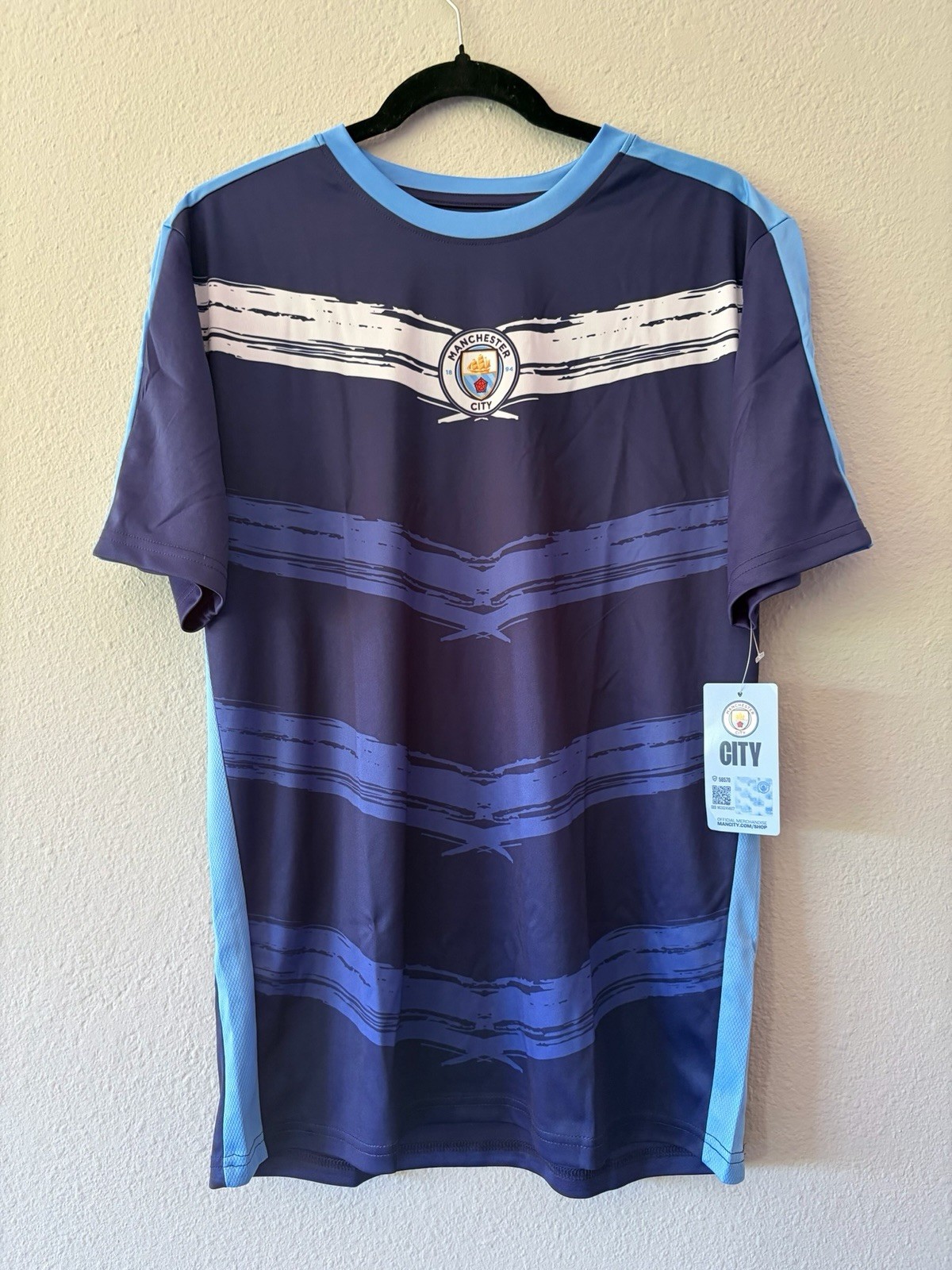 Manchester City  Officially Licensed Merchandise NWT Shirt Navy Blue Size Medium