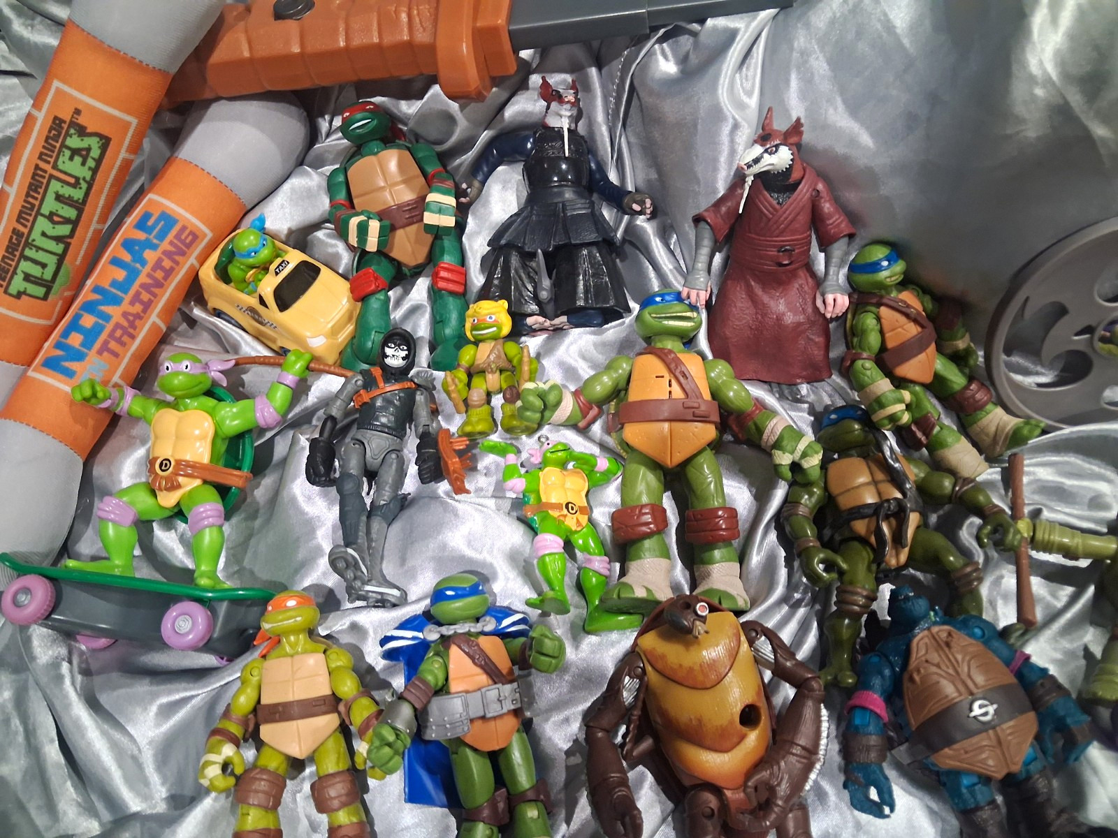TMNT Teenage Mutant Ninja Turtles Mixed Lot Figures + Accessories 10+ Plastic TMNT Teenage Mutant Ninja Turtles Mixed Lot Figures + Accessories 10+ Plastic