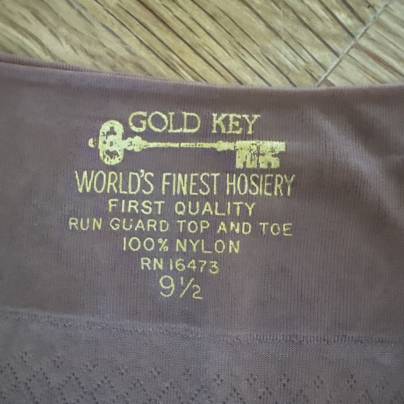 Vintage Gold Key Garter Stockings 9 1/2 Run Guard Top & toe Seamless Tan Tone Vintage Gold Key Garter Stockings 9 1/2 Run Guard Top & toe Seamless Tan Tone