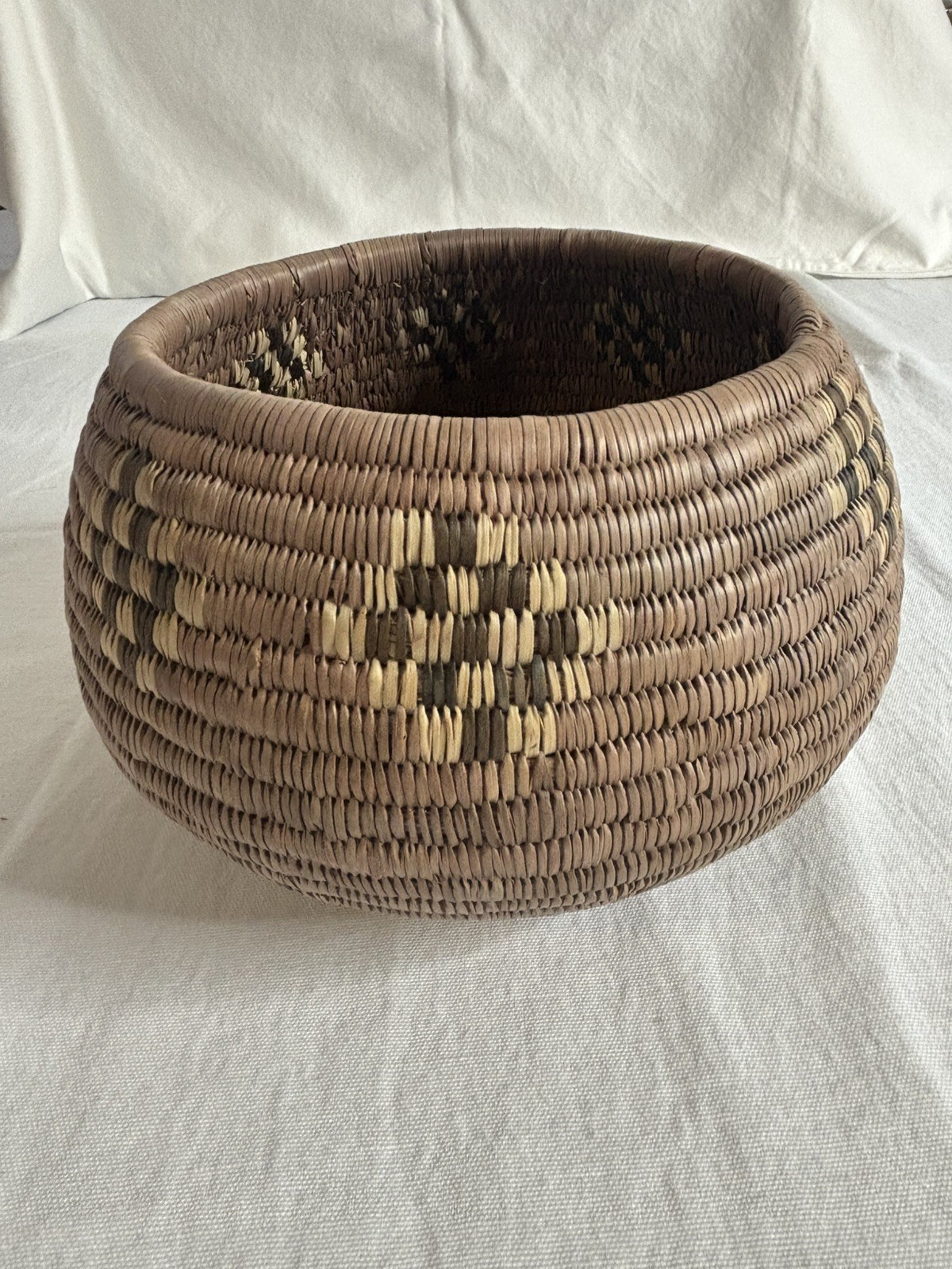 Antique Native American Indian Hand Woven Pomo Basket Finely Woven Antique Native American Indian Hand Woven Pomo Basket Finely Woven