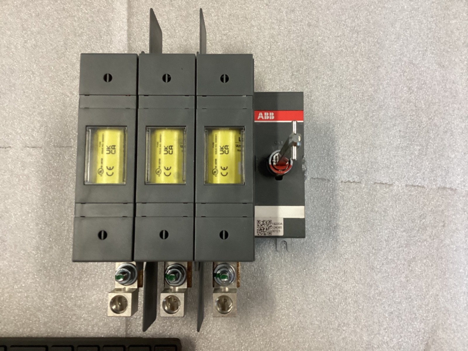 ABB OS100GJ03 Fusible Disconnect switch 100A 3 Poles 600VAC w/Fuses ABB OS100GJ03 Fusible Disconnect switch 100A 3 Poles 600VAC w/Fuses