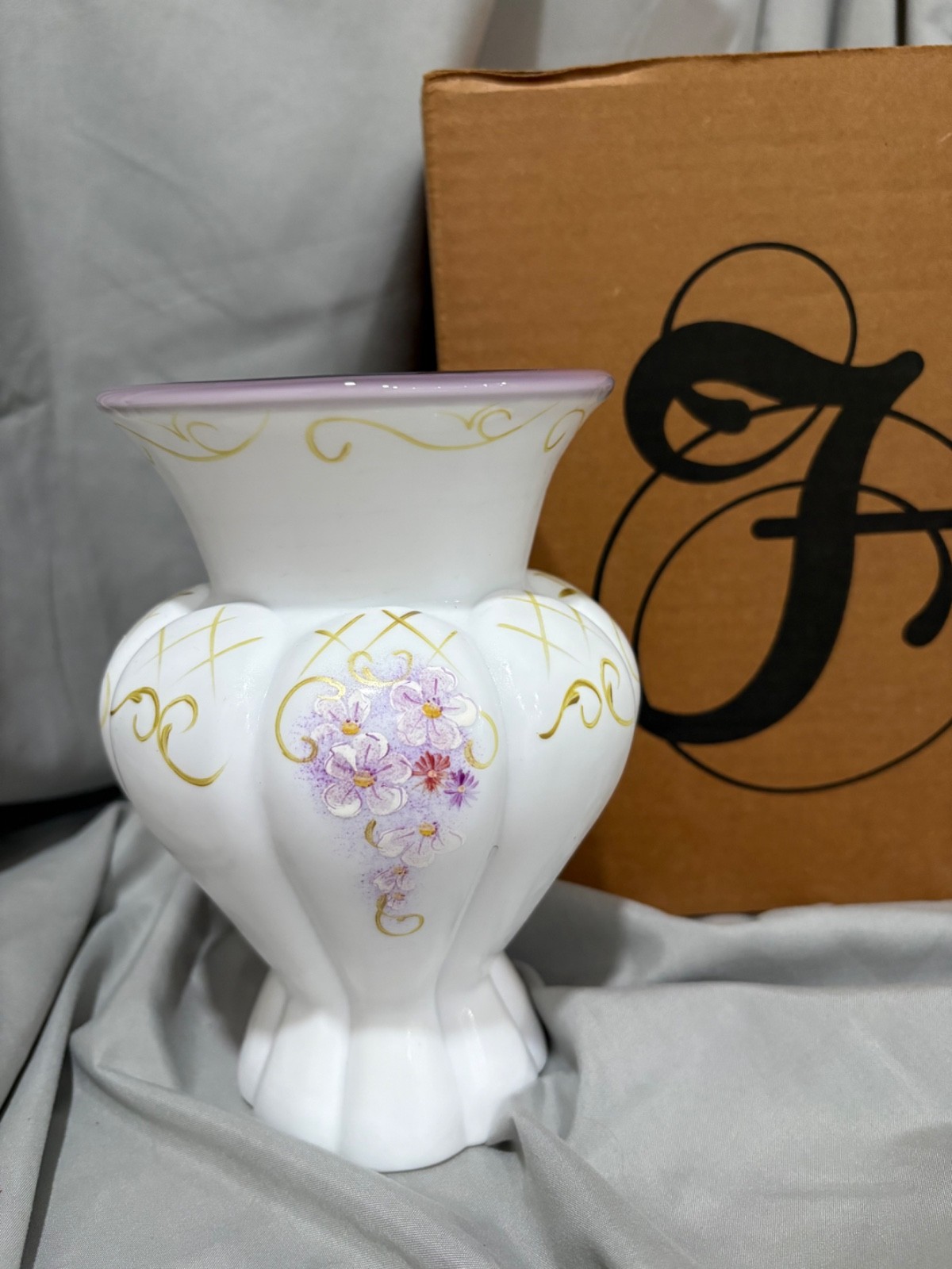 Fenton Lavender Lady 5344 AH 22k Gold NIB Signed M Kibbe 9 Fentons LE #213/750 Fenton Lavender Lady 5344 AH 22k Gold NIB Signed M Kibbe 9 Fentons LE #213/750