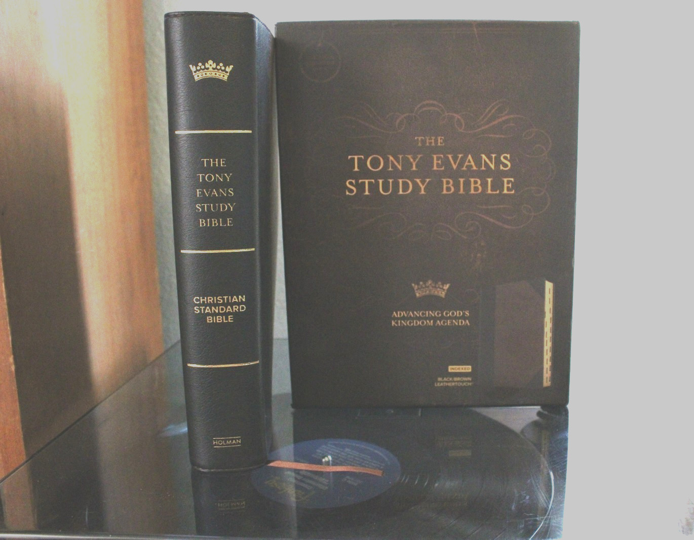 CSB Tony Evans Study Bible, Black/Brown LeatherTouch w/case: Advancing God\'s... CSB Tony Evans Study Bible, Black/Brown LeatherTouch w/case: Advancing God\'s...