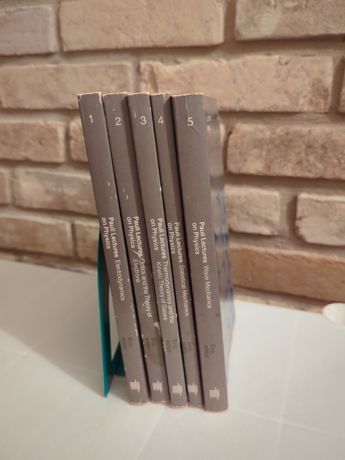 Wolfgang Pauli Lectures on Physics 5 Of 6 Volumes 1 2 3 4 5 Paperback Worn Wolfgang Pauli Lectures on Physics 5 Of 6 Volumes 1 2 3 4 5 Paperback Worn