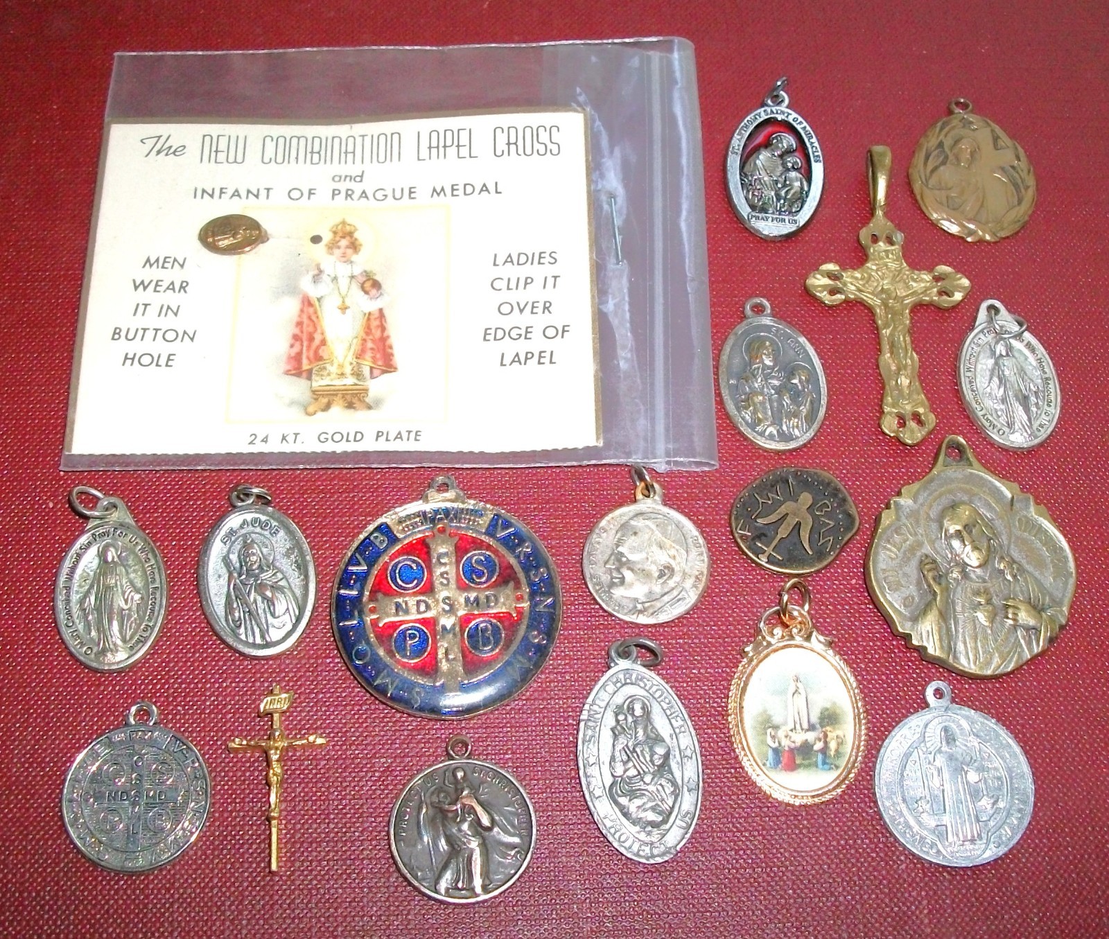 18 VINTAGE RELIGIOUS CATHOLIC ITEMS HOLY PENDANT MEDALS LOT *Pope *Saint *Jesus 18 VINTAGE RELIGIOUS CATHOLIC ITEMS HOLY PENDANT MEDALS LOT *Pope *Saint *Jesus