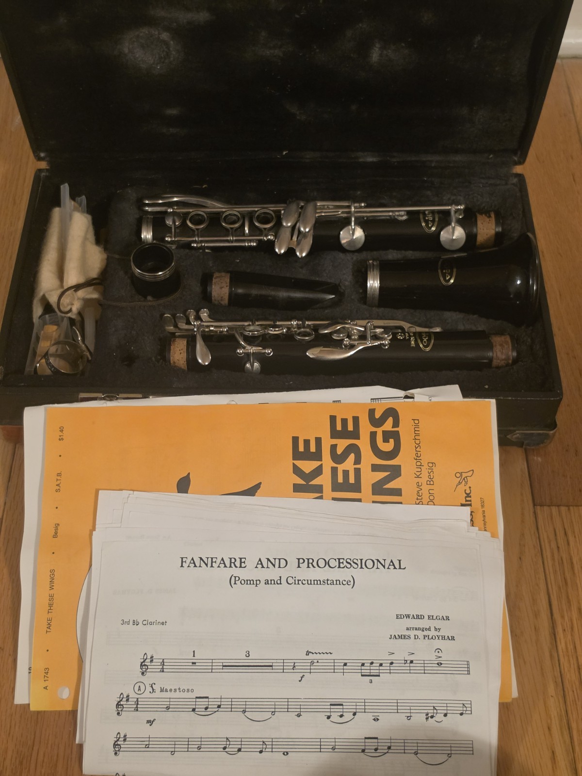 Vintage Leblanc Vito Reso-Tone 3 Clarinet 7212 With Hard Case And Sheet Music Vintage Leblanc Vito Reso-Tone 3 Clarinet 7212 With Hard Case And Sheet Music