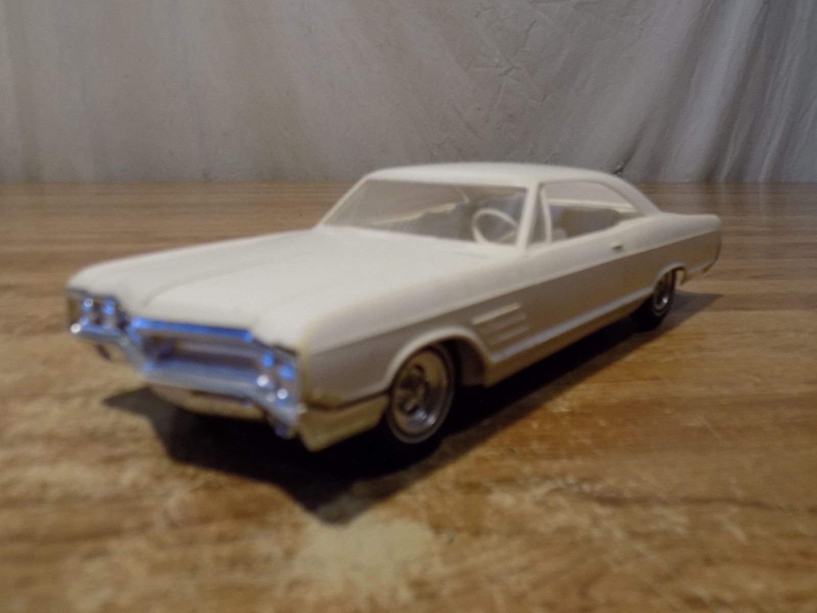 AMT 1965 BUICK WILDCAT FASTBACK SPORT COUPE VINTAGE MODEL CAR MPC WHITE GM 65