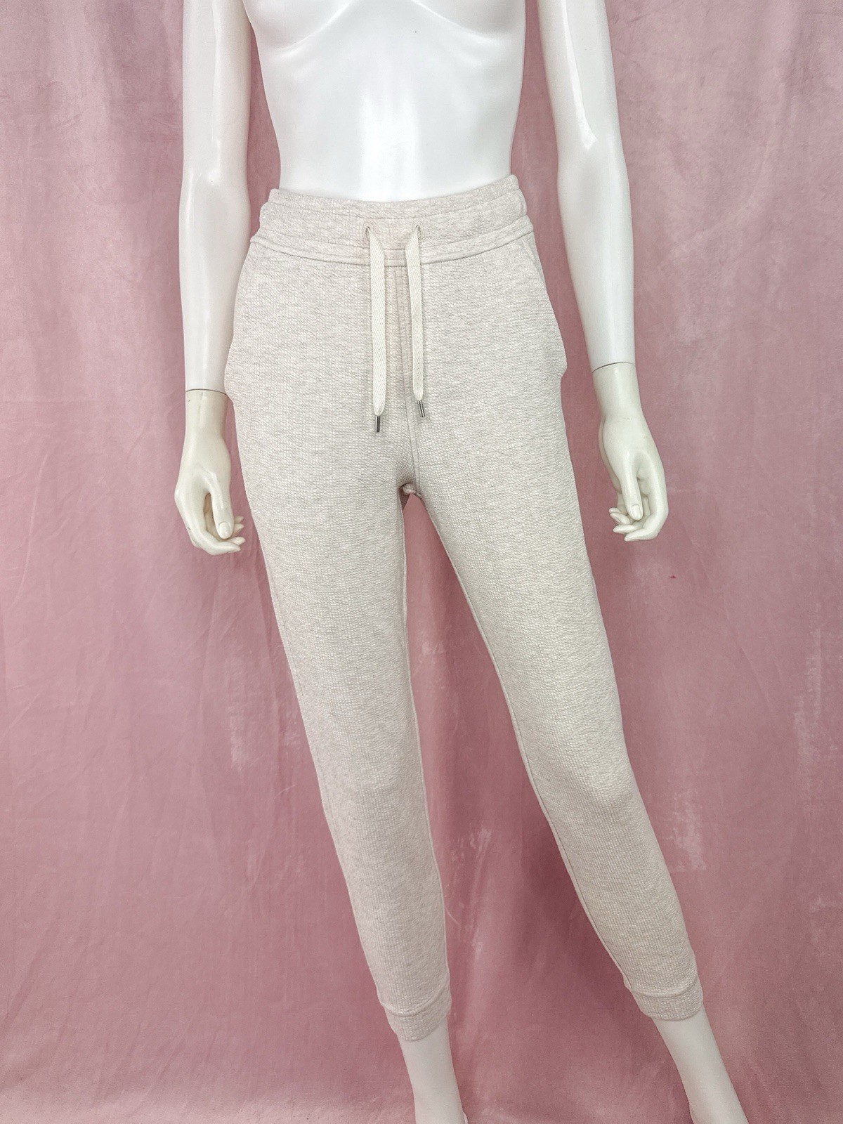 Lululemon Womens Pink Beige Warm Down Jogger Size 2 Skinny Leg Textured Lululemon Womens Pink Beige Warm Down Jogger Size 2 Skinny Leg Textured