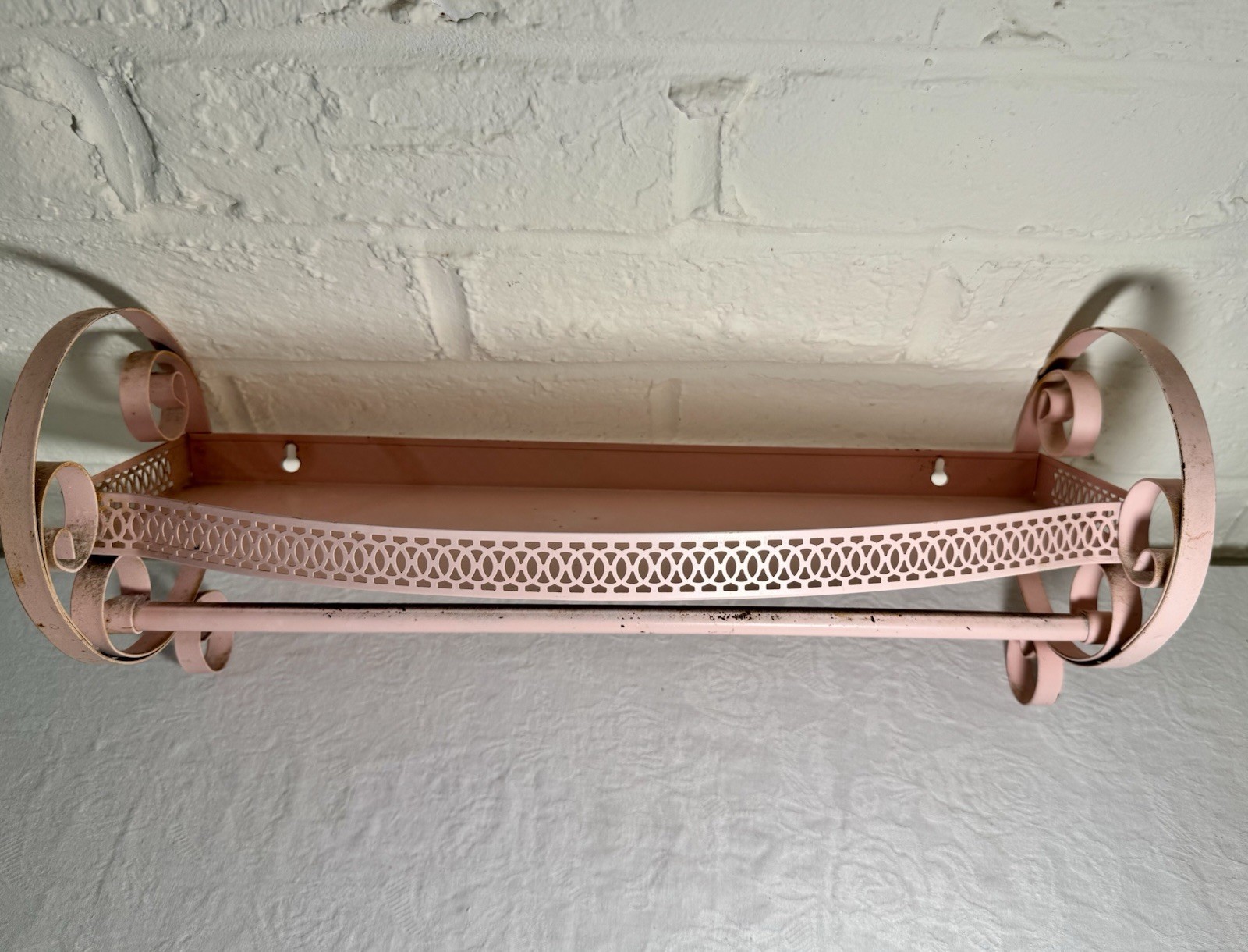 Light Pink Metal VTG Bathroom Shelf 1950s Kitsch Mid Century MCM Decor Retro 17” Light Pink Metal VTG Bathroom Shelf 1950s Kitsch Mid Century MCM Decor Retro 17”