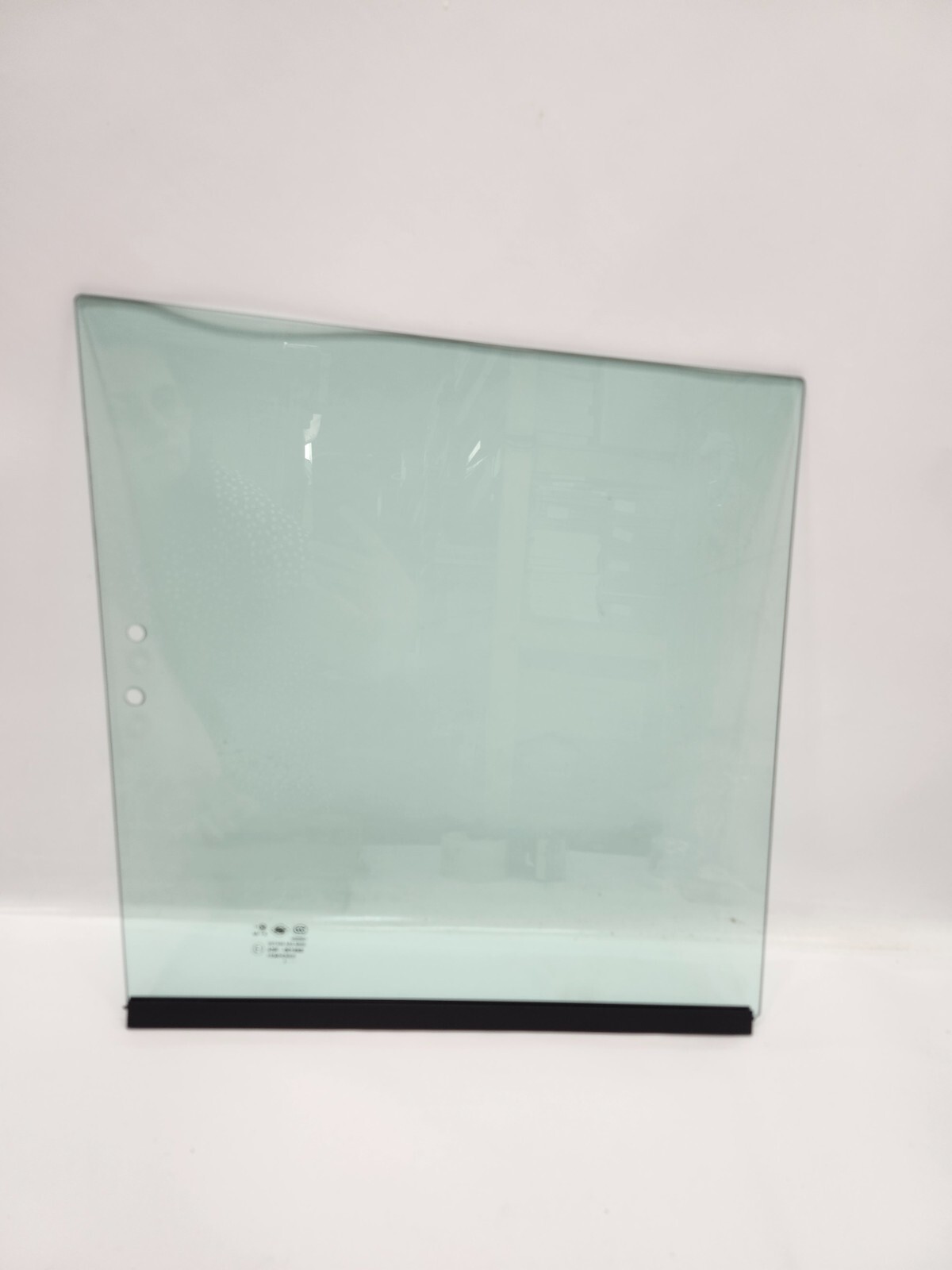Kubota GLASS SASH,RH,S V1311-33240 Kubota GLASS SASH,RH,S V1311-33240
