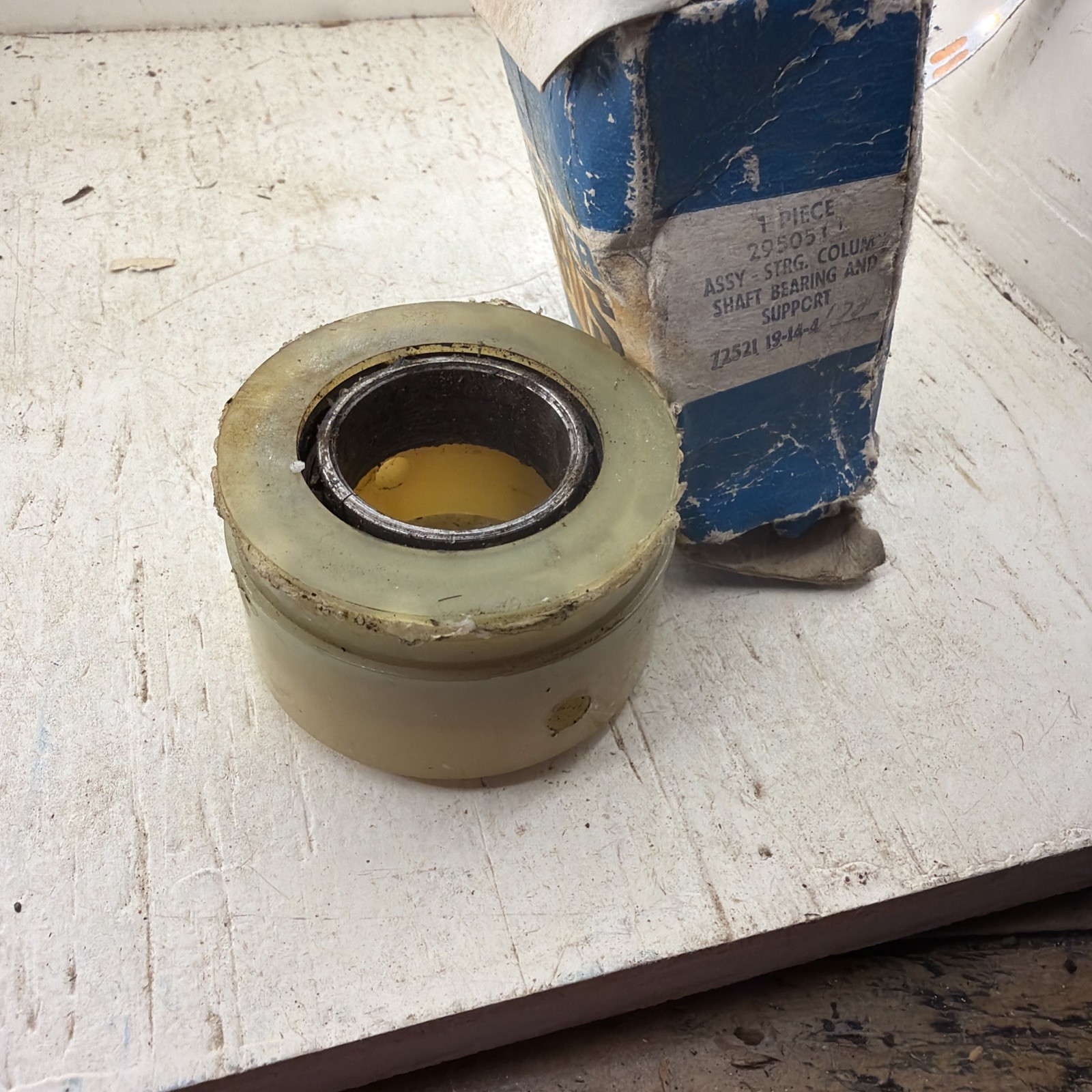 NOS Mopar 2950513 68-69 Lower Steering Column Bearing for Auto Transmission New