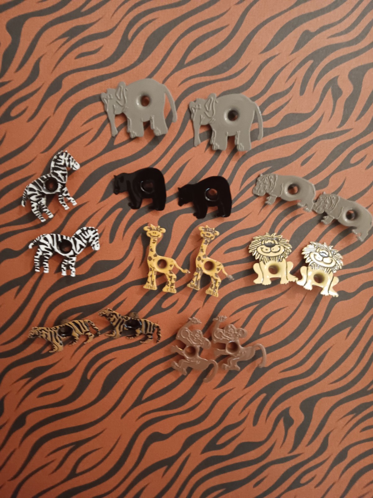 16 Zoo Eyelets 1/8 