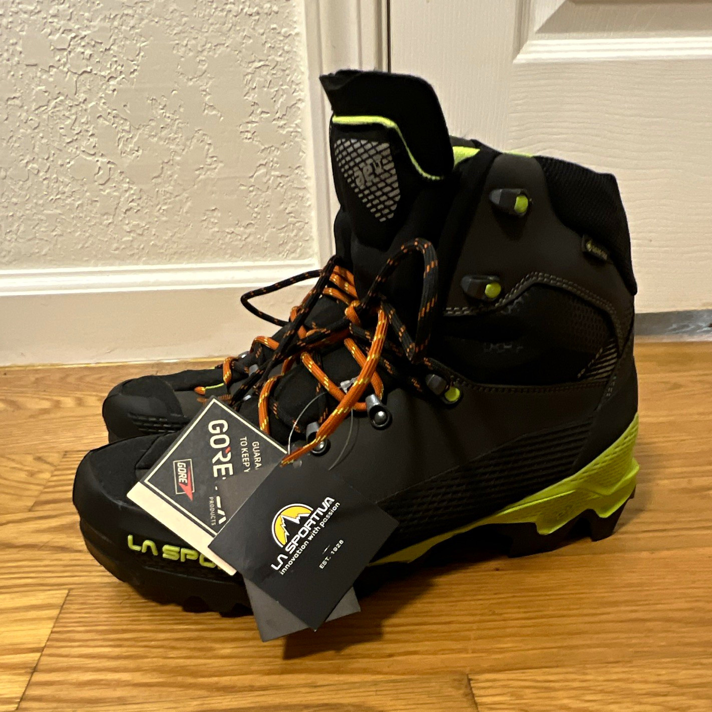 La Sportiva Aequilibrium LT GTX Hiking Boots Black/Lime Punch US 10