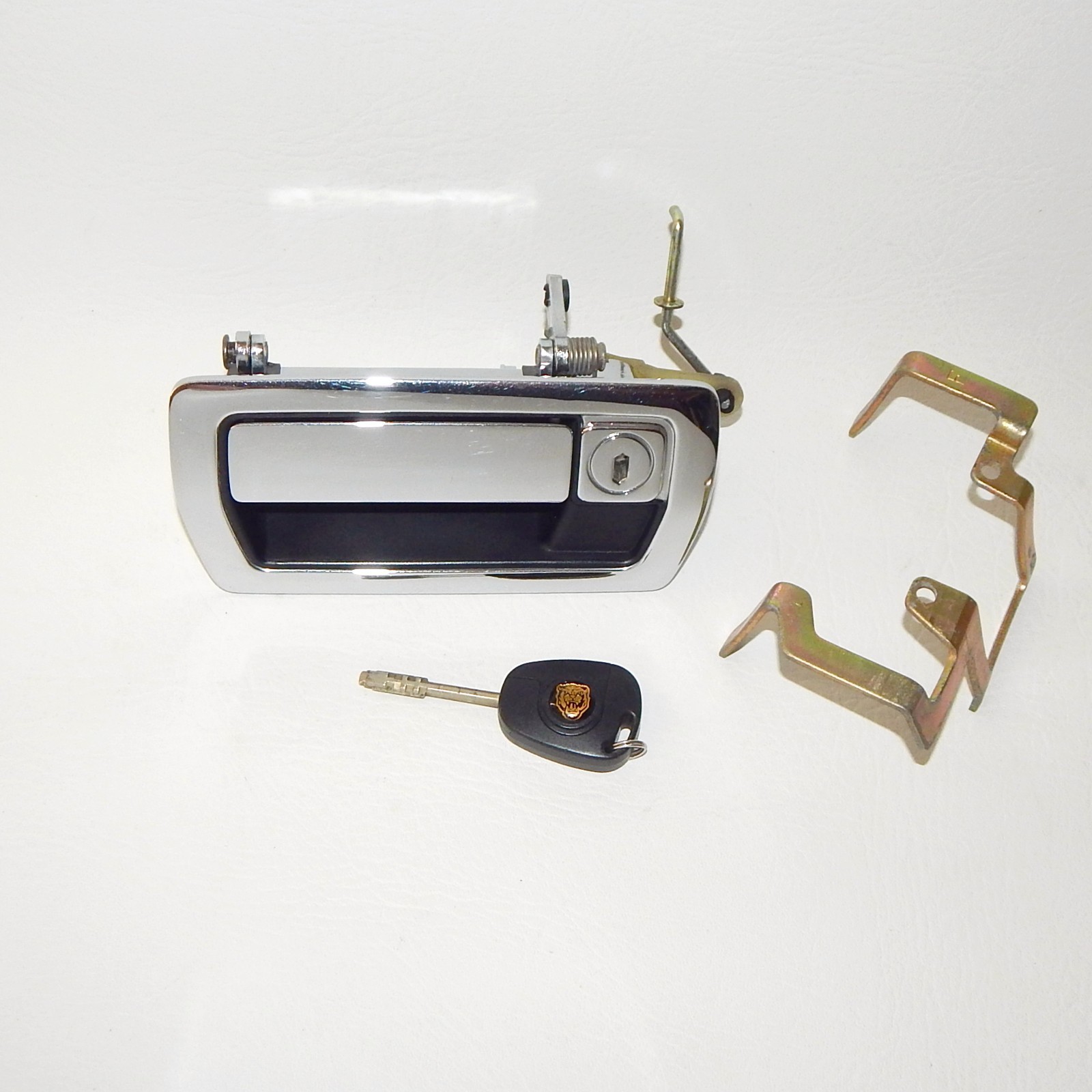 OEM 1993-1996 JAGUAR XJS Outside Driver Side Door Handle with Key Left Chrome OEM 1993-1996 JAGUAR XJS Outside Driver Side Door Handle with Key Left Chrome