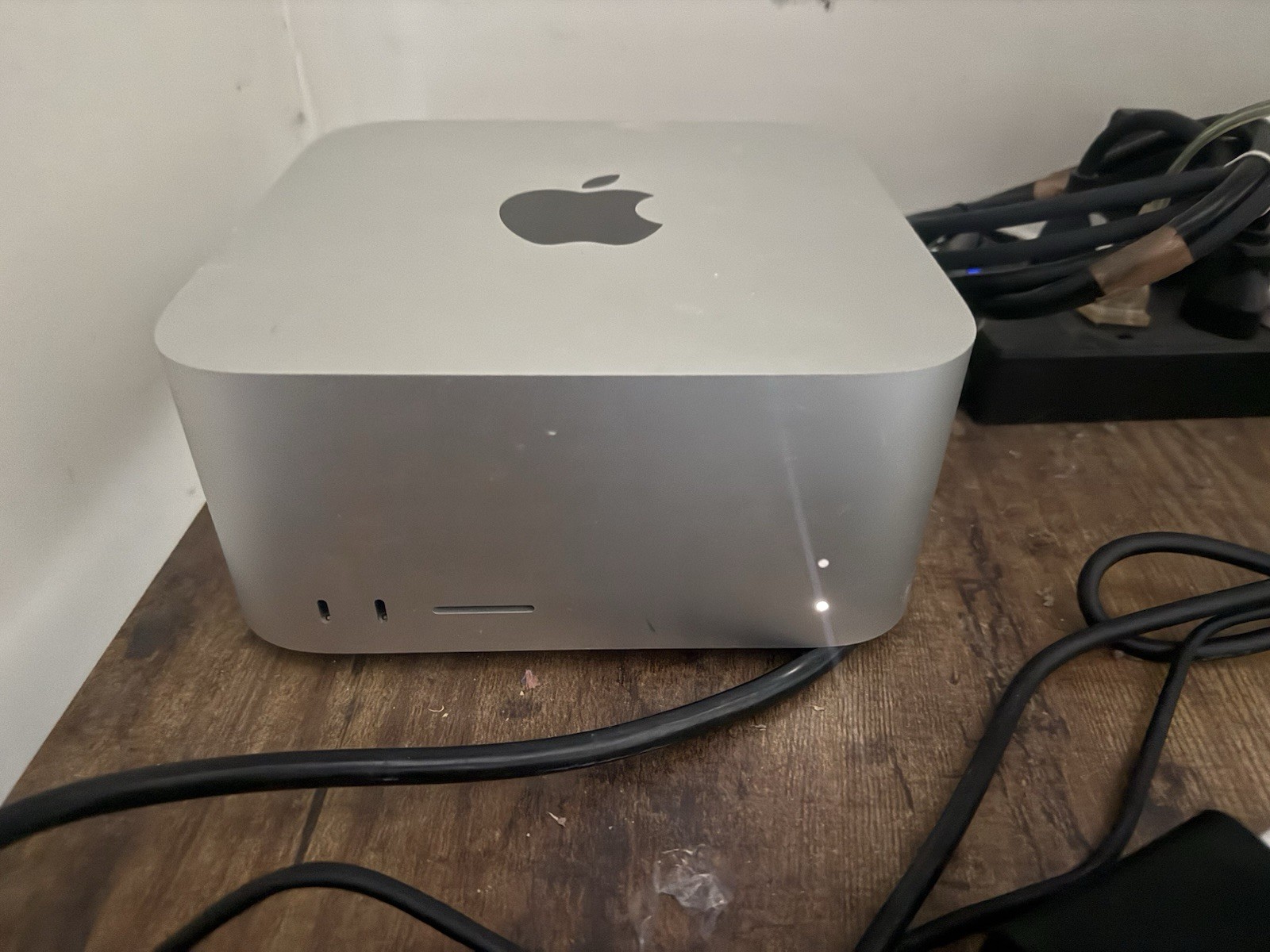 2022 Mac Studio M1 Max 10-Core 32GB RAM 512GB SSD 24-Core GPU